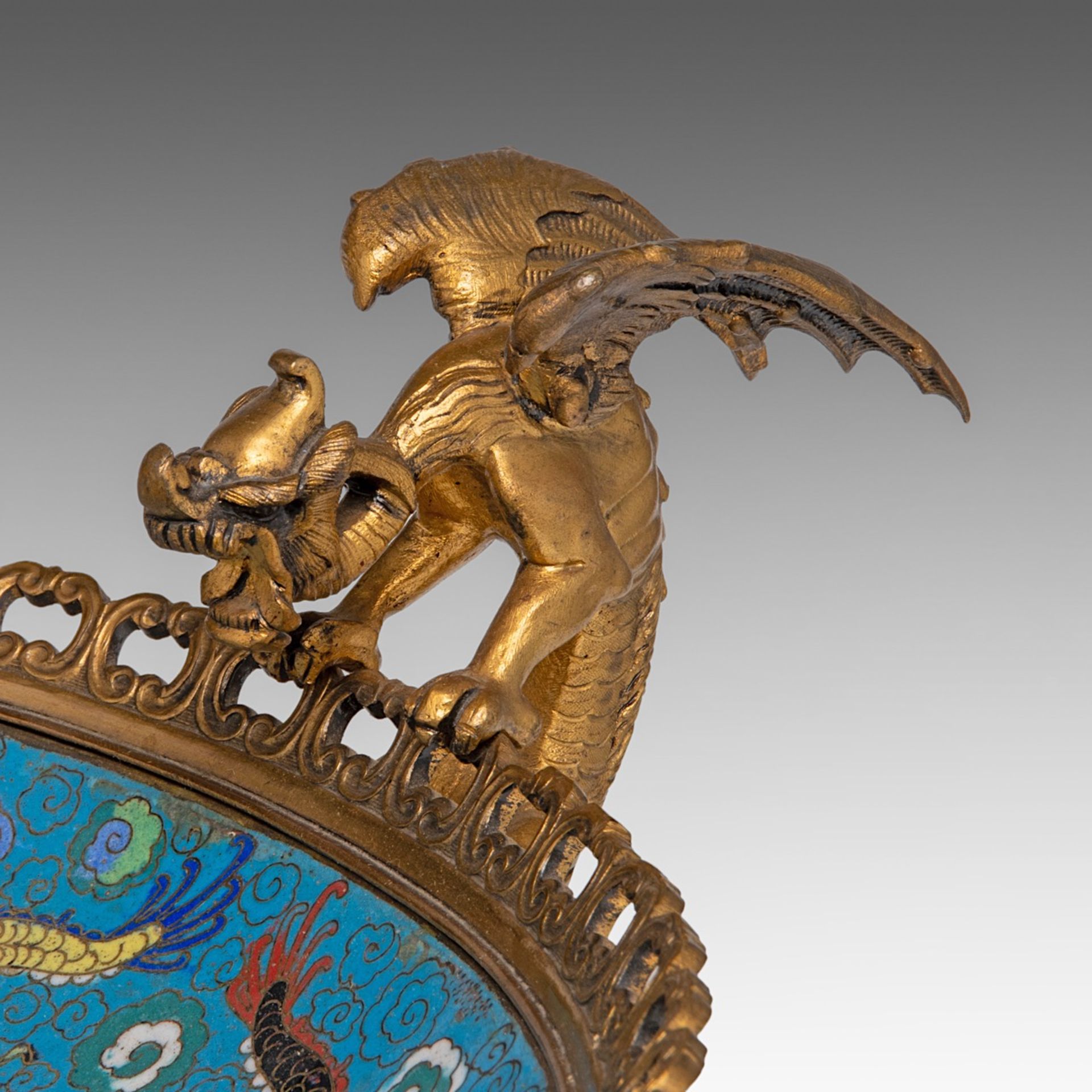 A Chinese cloisonne enamelled 'Dragon' plate, raised on gilt bronze mounts, 19thC, dia 31,5 cm - Image 9 of 9