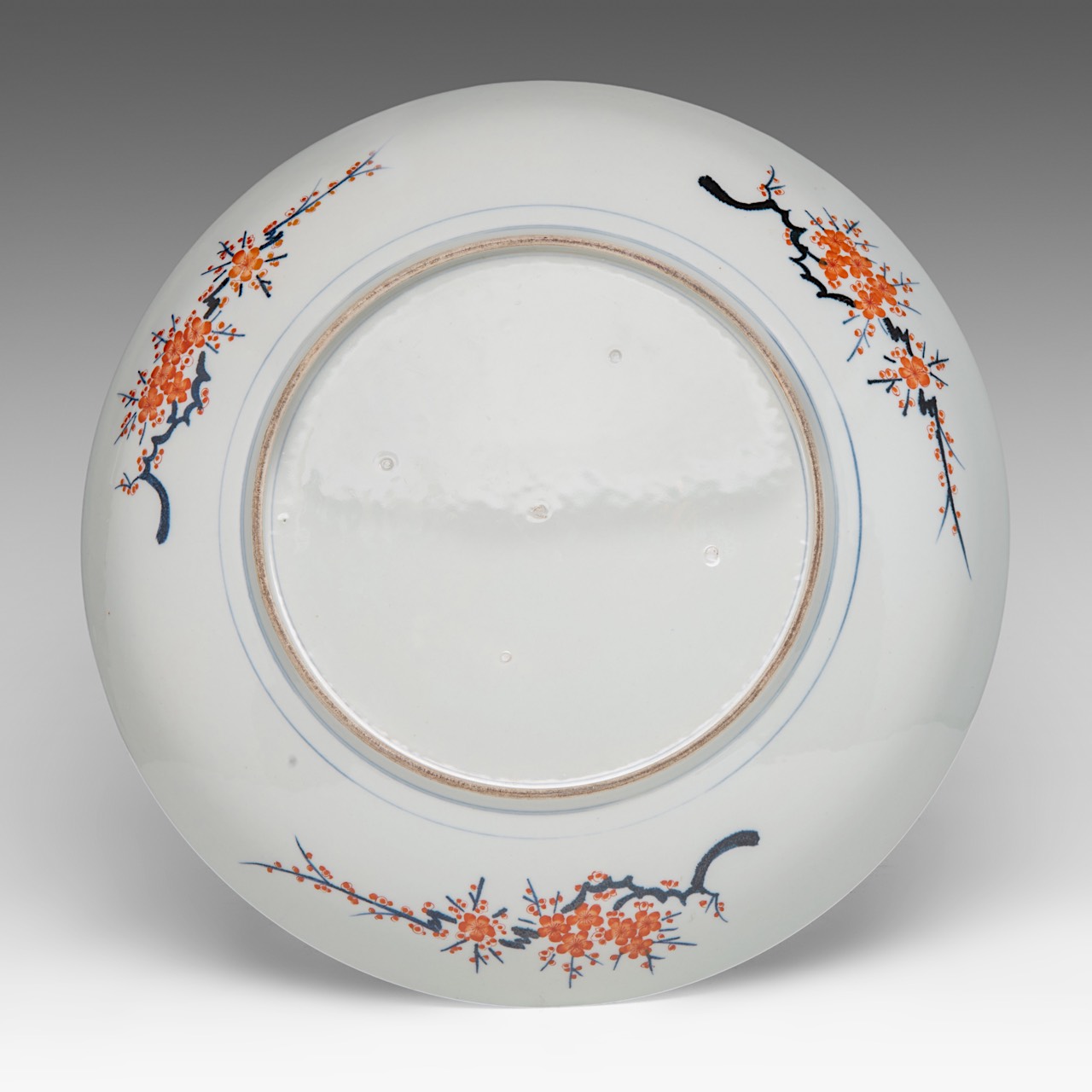 A large Japanese Imari 'Immortals' plate, late Meiji (1868-1912), dia 43 cm - Image 2 of 2