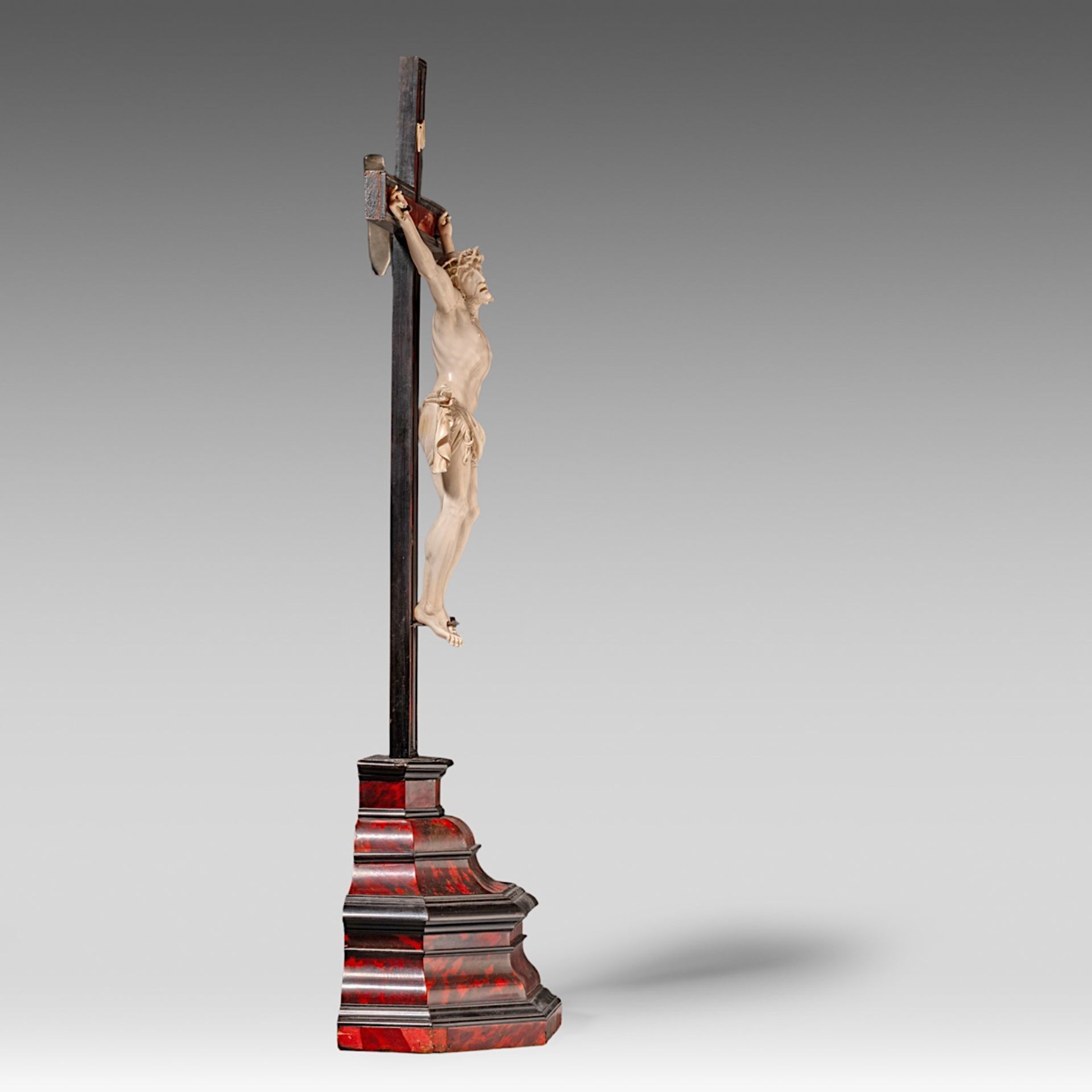 A 19th-century ivory corpus Christi, H corpus 35 cm - total H 76 cm - total weight 2189 g (+) - Image 5 of 5