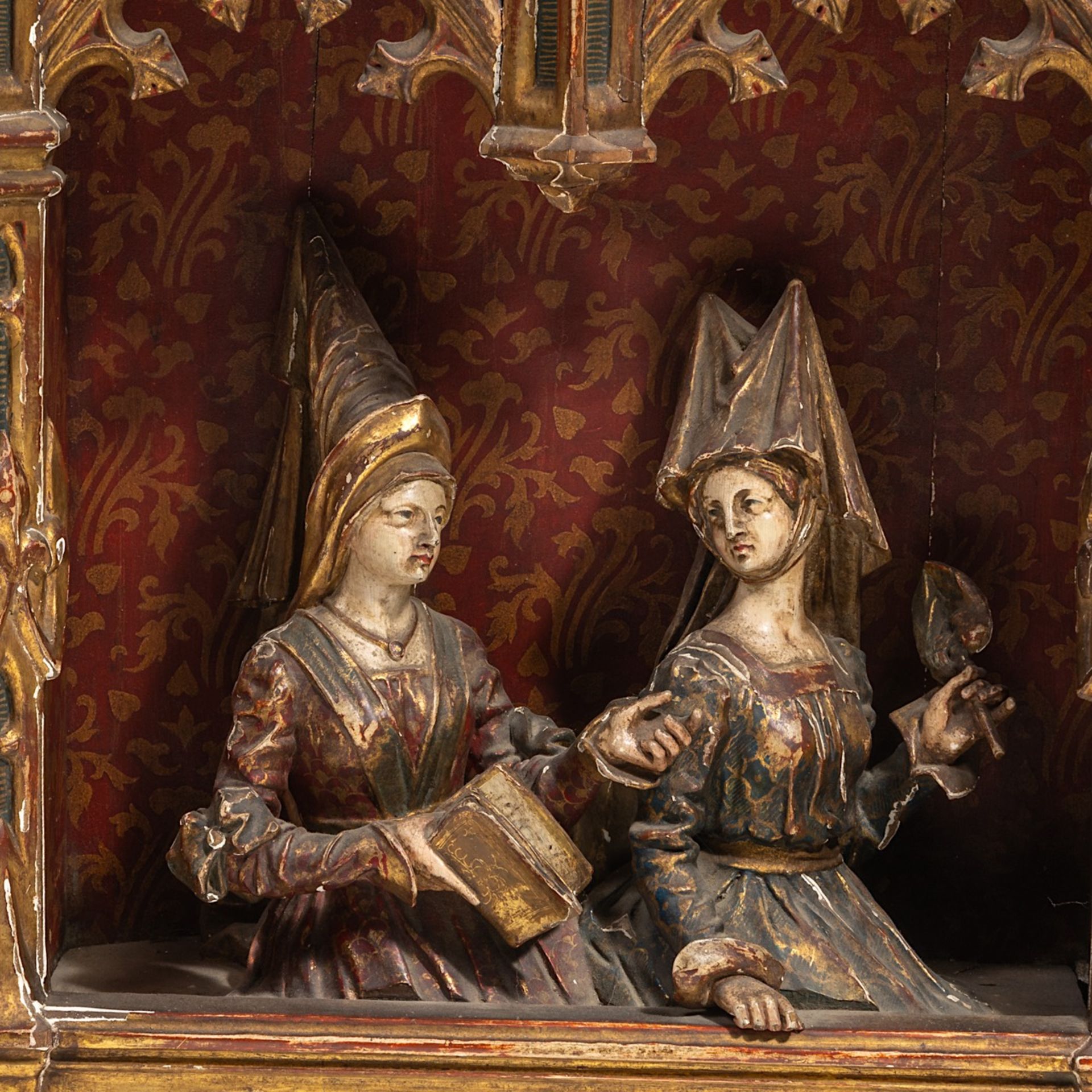 A finely sculpted polychrome and gilt wooden Gothic Revival shrine with a medieval court scene, H 80 - Bild 6 aus 8