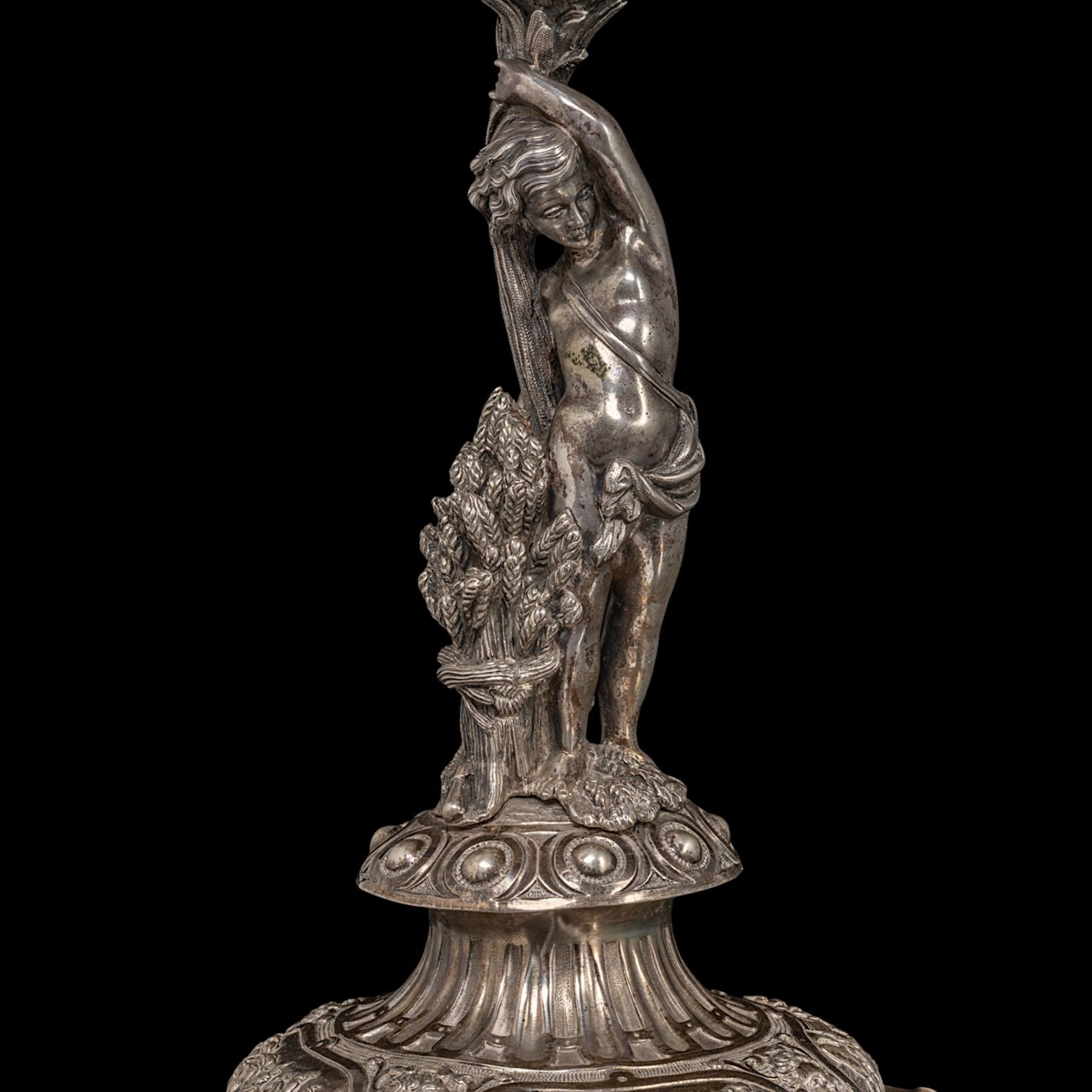 A 19thC Renaissance revival silver cup and cover, H 72,5 cm, total weight ca 2772 g - Bild 6 aus 9