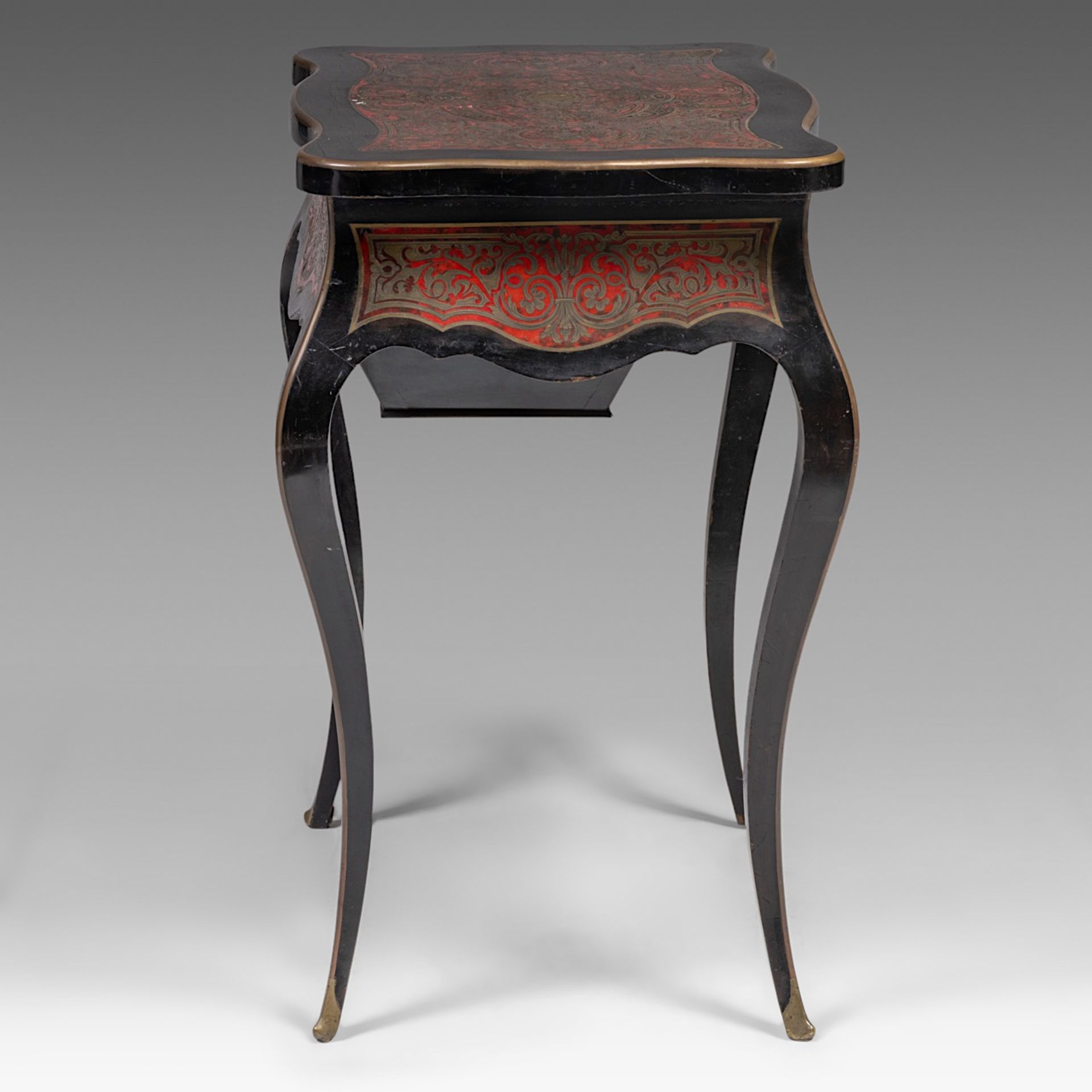 A Napoleon III (1852-1870) Boulle work occasional table, H 74 cm - W 63 cm - D 44,5 cm - Image 5 of 7