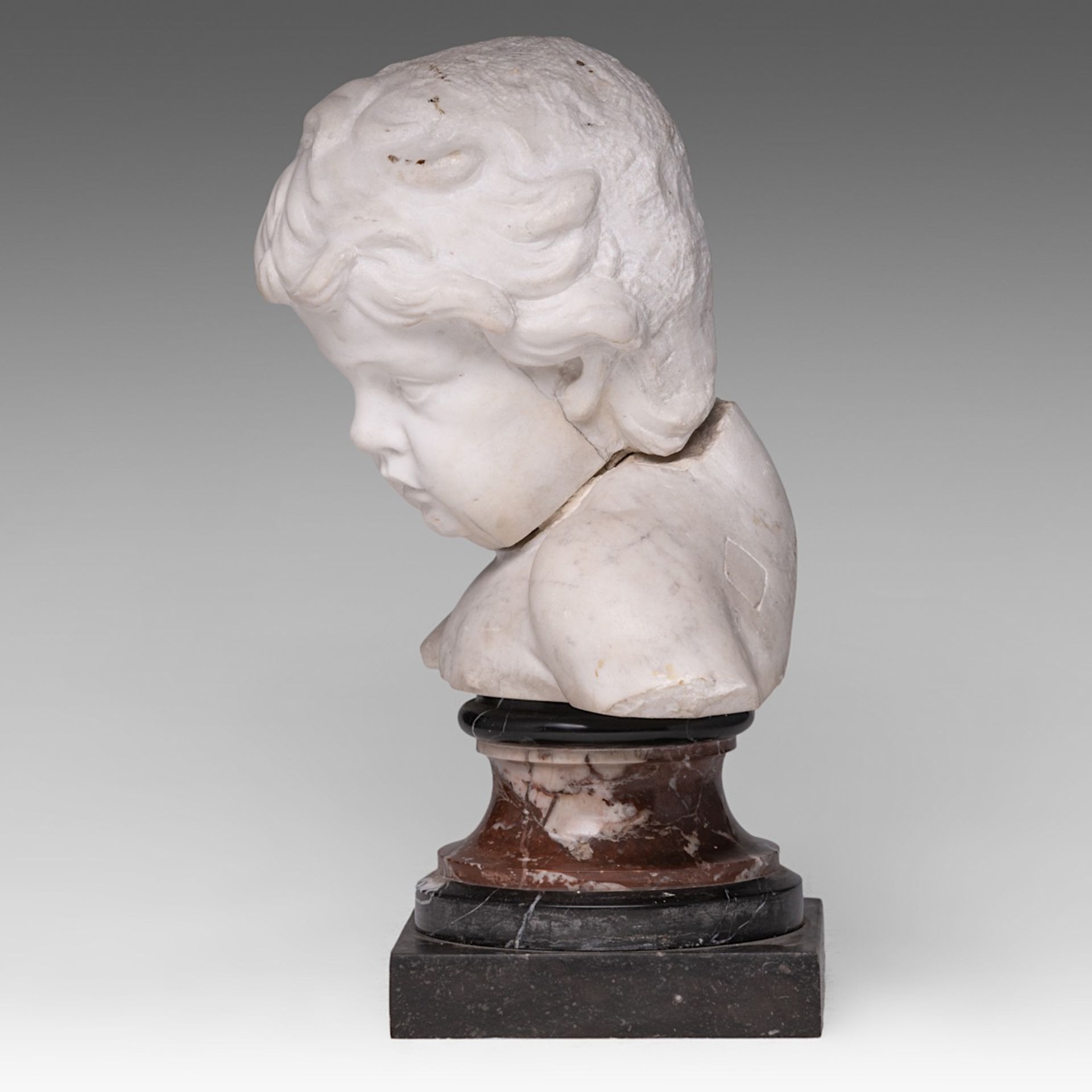 A Carrara marble bust of a young boy, H 35 cm - Bild 3 aus 7