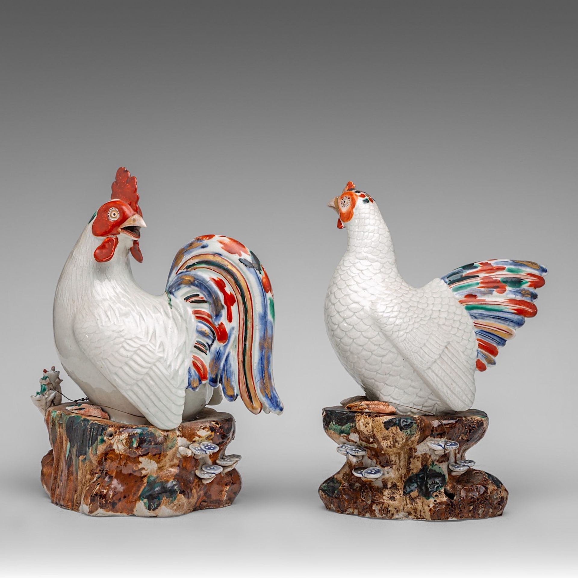 Two pairing Japanese Arita models of a Cockerel and a Hen, Edo period (late 17thC), H 25,5 - 26,4 cm