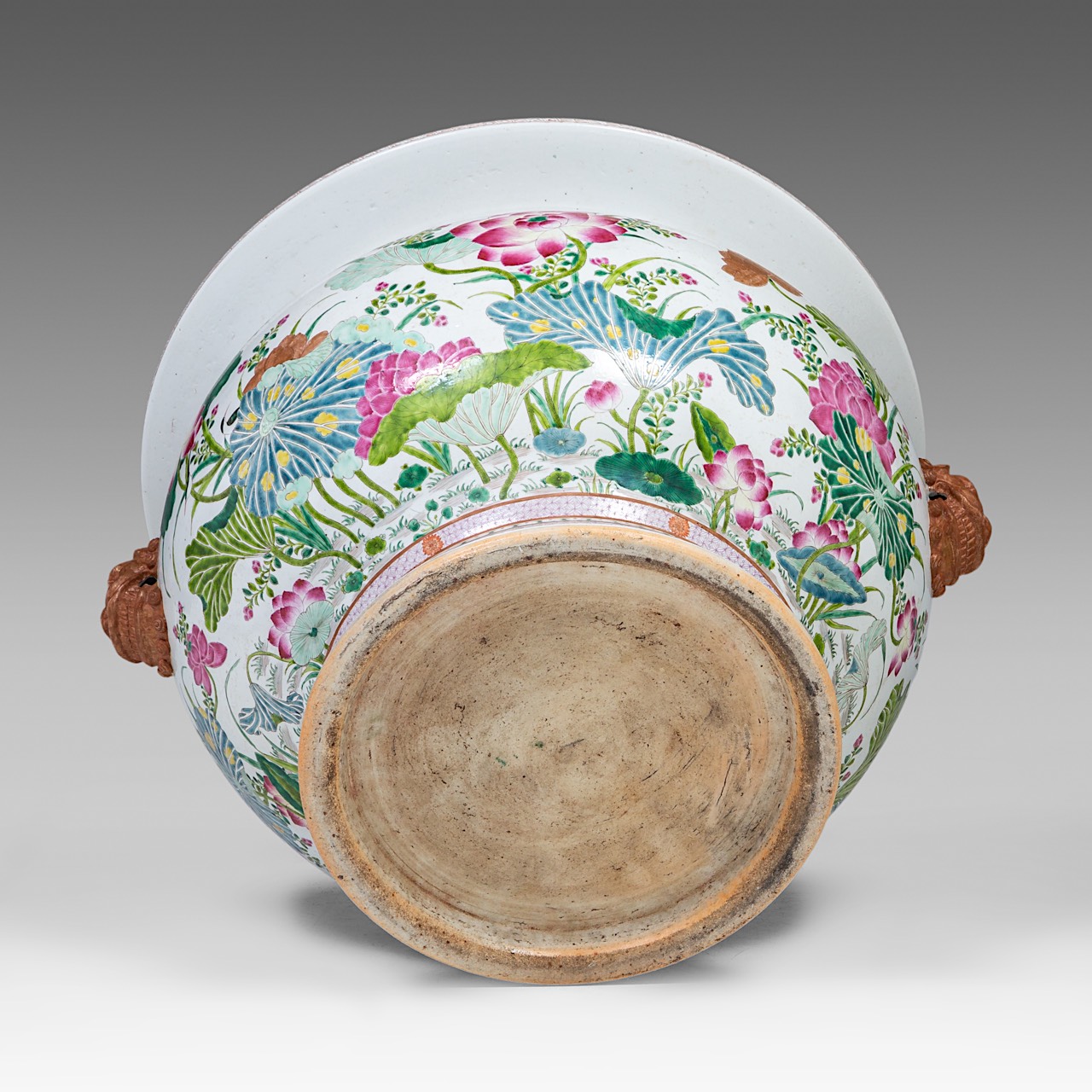 A French Samson famille rose 'Lotus Pond' fish bowl, paired with lion handles, 19thC, H 42,5 - dia 5 - Image 6 of 6
