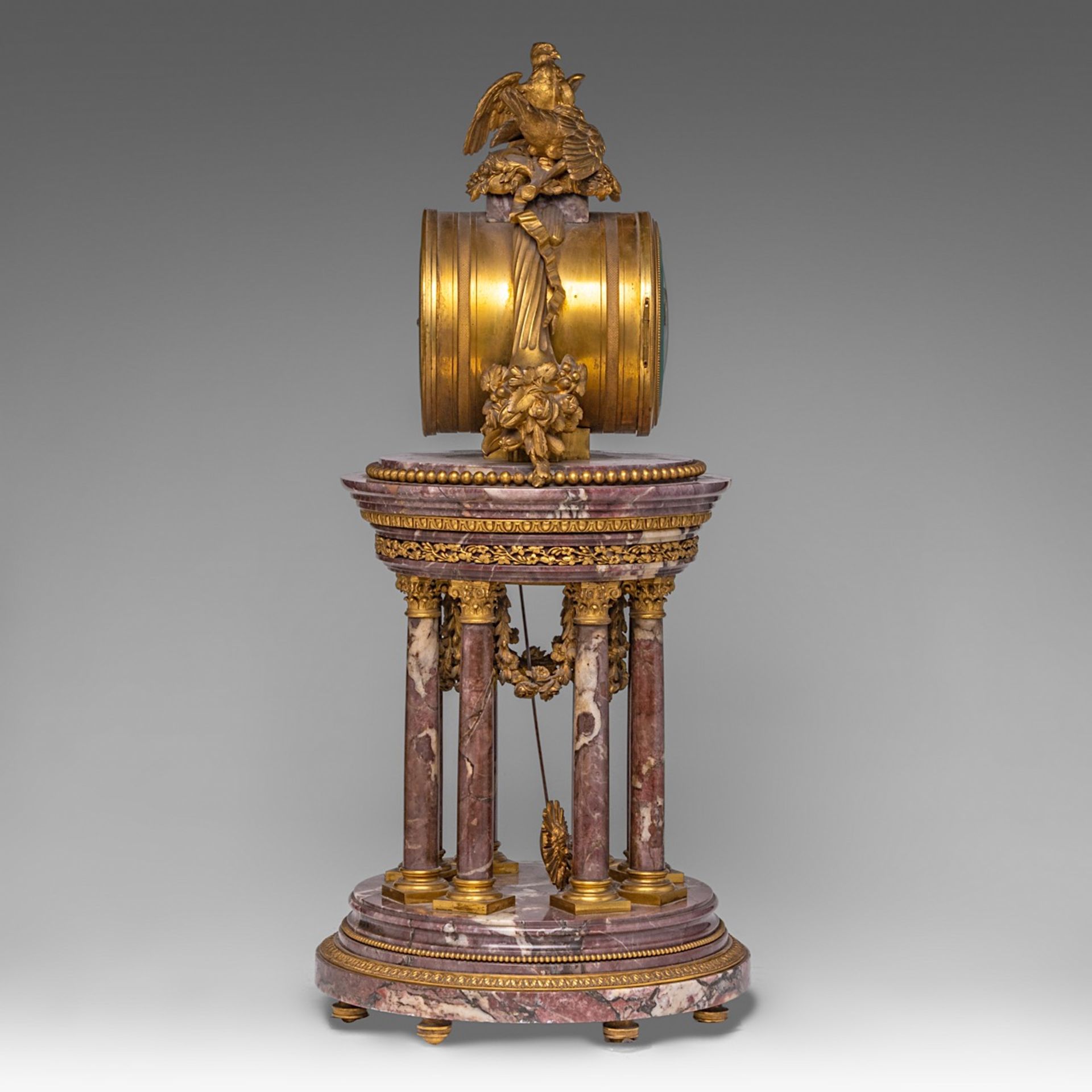 A Louis XVI style gilt bronze mounted marble portico clock, late 19thC, H 63 cm - Bild 6 aus 6