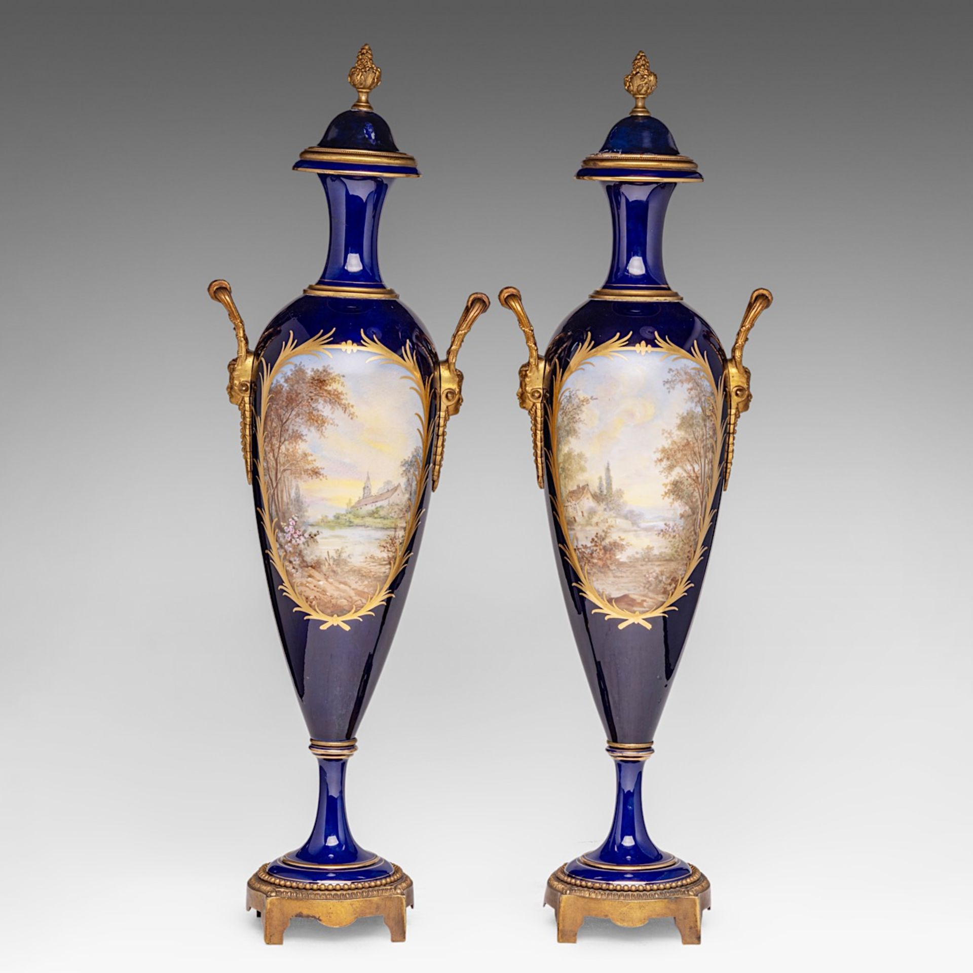 An pair of Sevres vases, with gallant scenes and gilt brass mounts, H 65 cm - Bild 3 aus 10