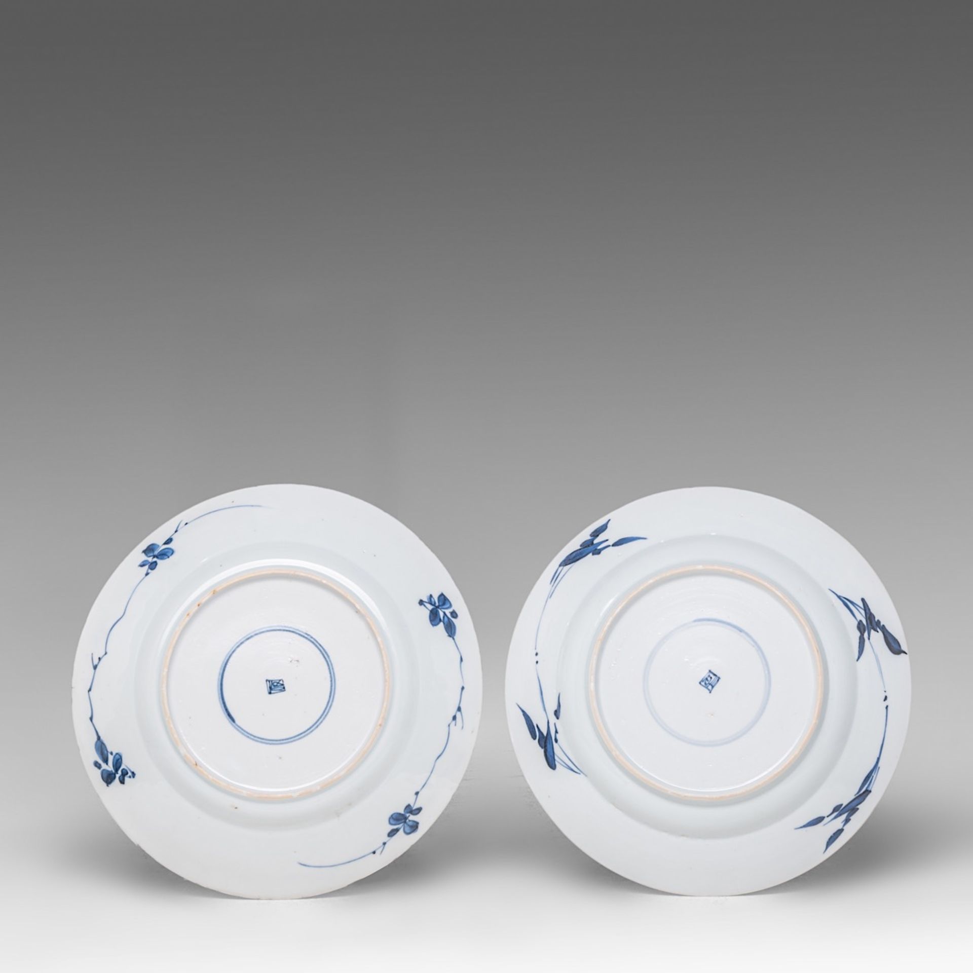 A Chinese blue and white 'Peony Scroll' plate, Kangxi period, dia 35 cm - added a series of four flo - Bild 7 aus 7