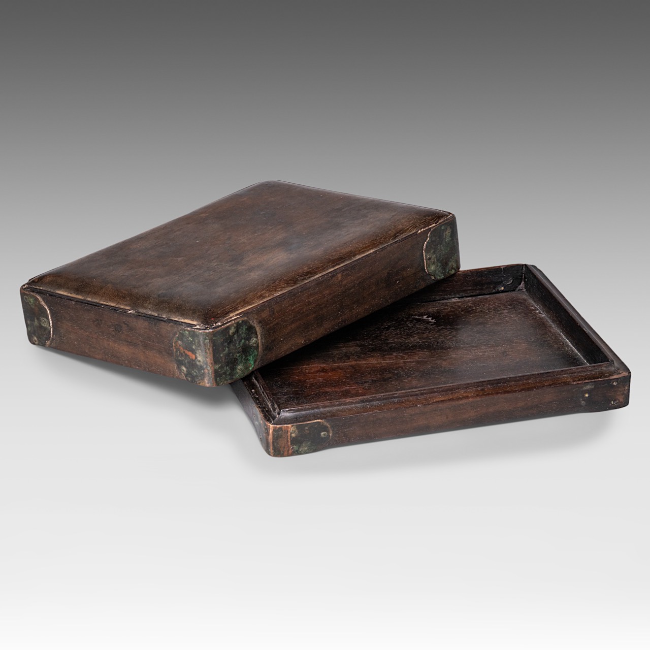 A Chinese hardwood box and cover, presumably zitan wood, late Qing, 18 x 13,5 - H 5 cm - Image 6 of 10