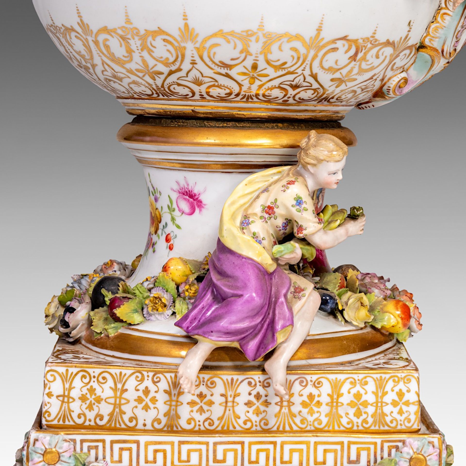 A very imposing Saxony porcelain vase on stand, Postschappel manufactory, Dresden, H 107 cm (total) - Image 18 of 23