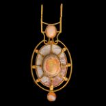 A pendant by Octave Landuyt in 18ct yellow gold, set with opal, H 7 cm, total weight: ca 25,8 g