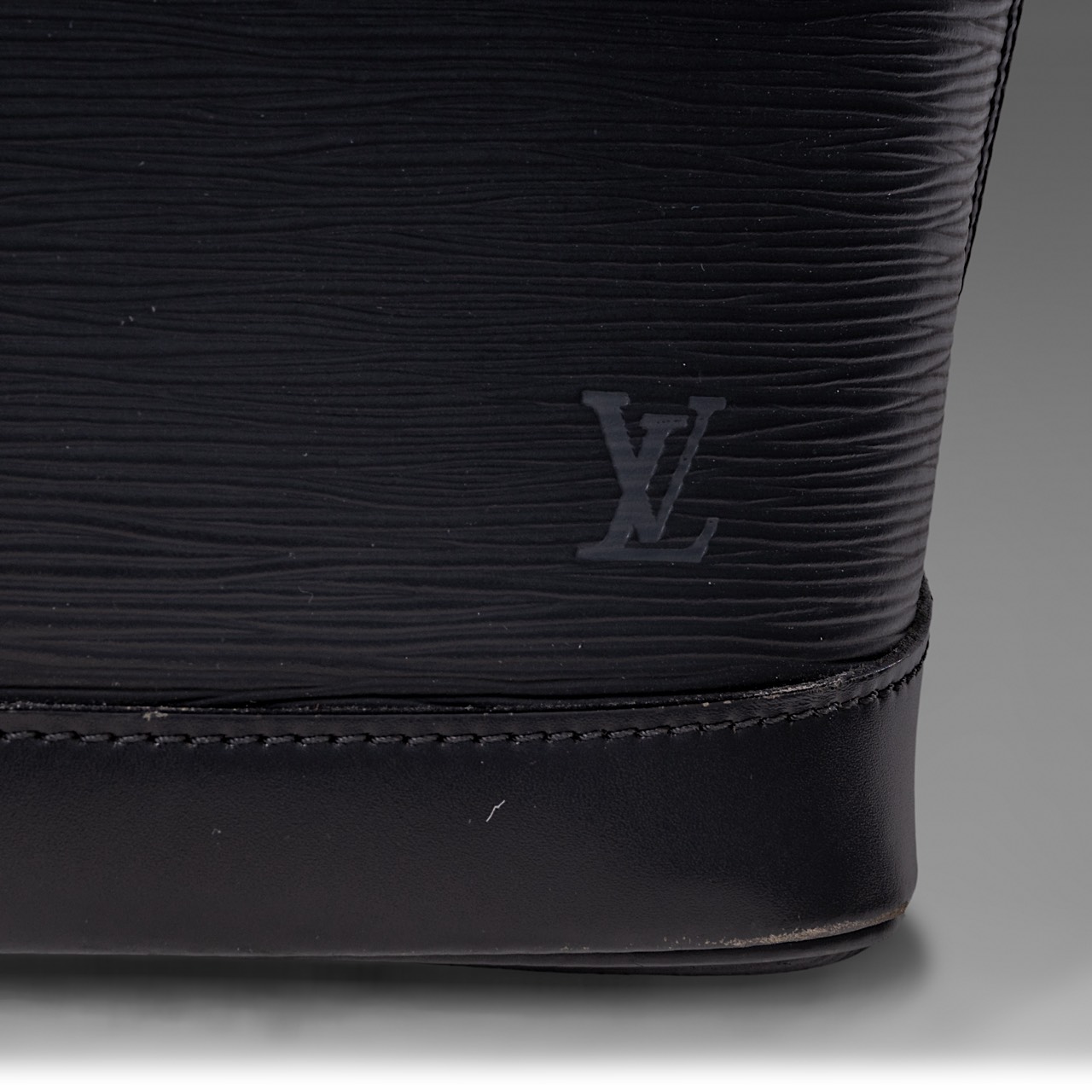 Two various Louis Vuitton handbags in black epi leather - Image 20 of 22