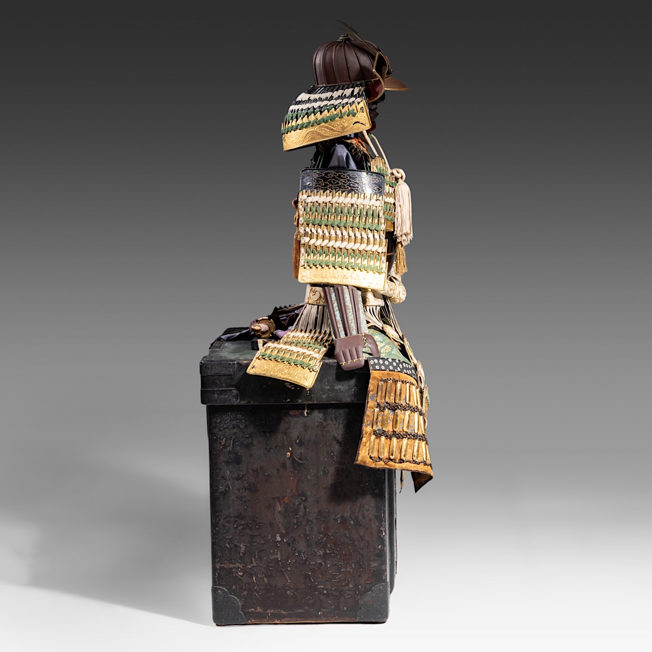 A late Edo/Meiji period (19thC) miniature ceremonial suit of armour, including box, total (with box) - Image 5 of 8