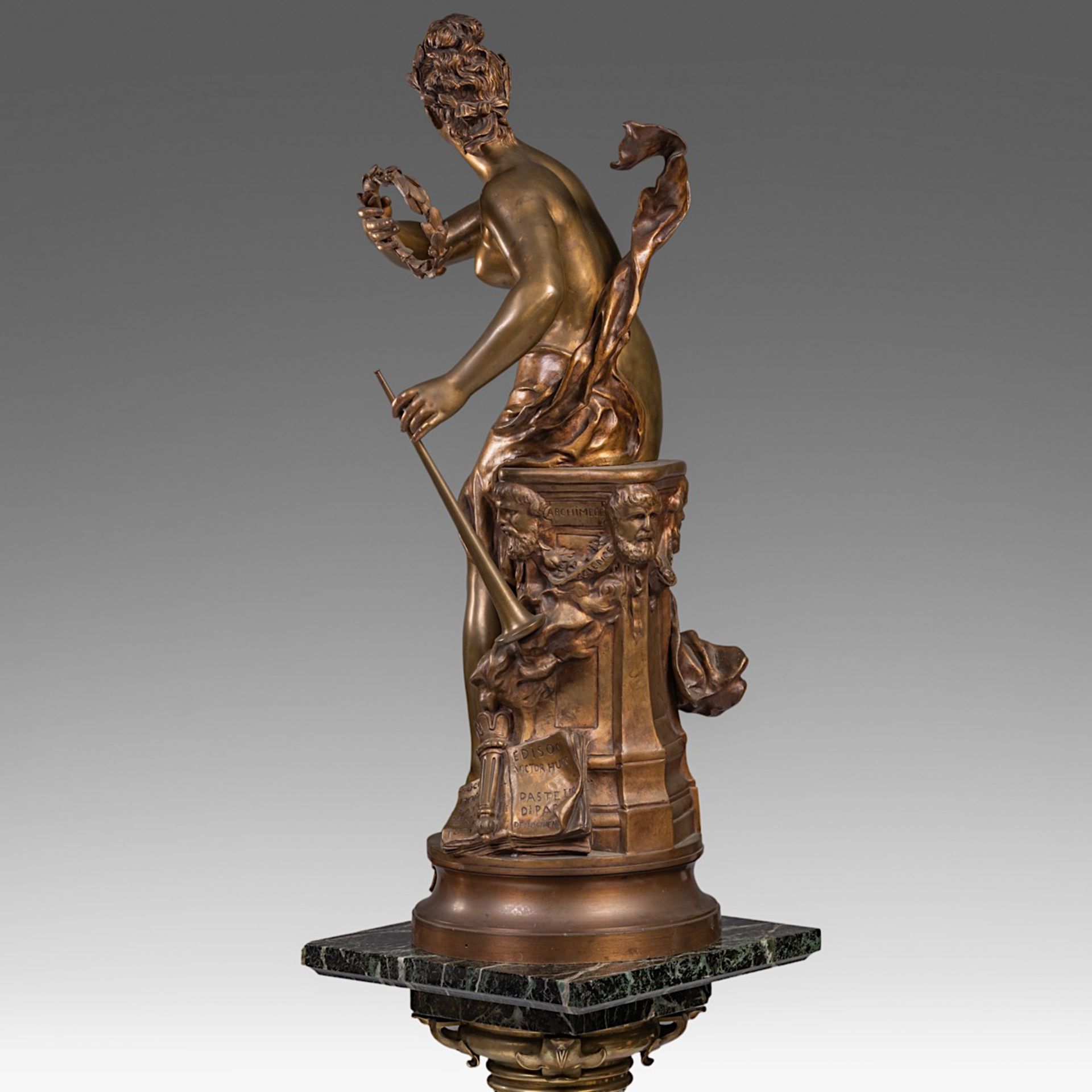 Adrien Etienne Gaudez (1845-1902), 'Gloire au travail', patinated bronze on a marble pedestal, H 169 - Bild 6 aus 18