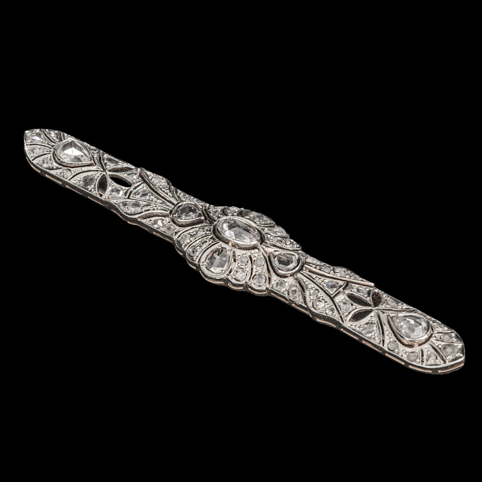 An Art Deco 18ct yellow and white gold brooch set with diamonds, L 8,8 cm, weight: 10,9 g - Bild 3 aus 3