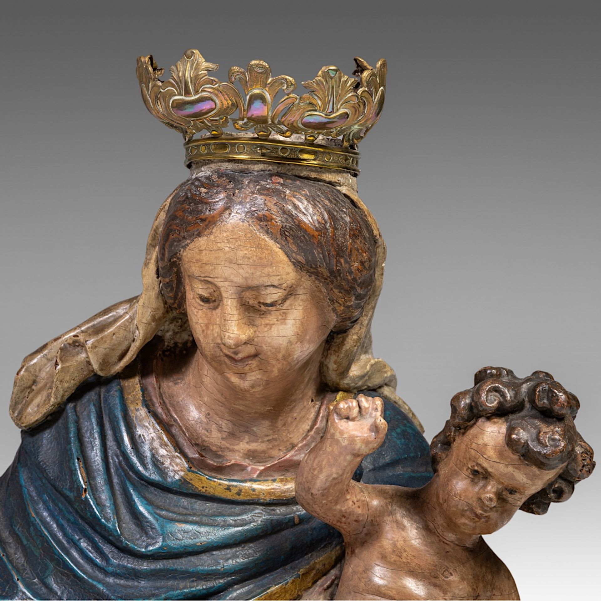 A polychrome wooden sculpture of the Madonna and Child, 18thC, H 92 cm - Bild 6 aus 7