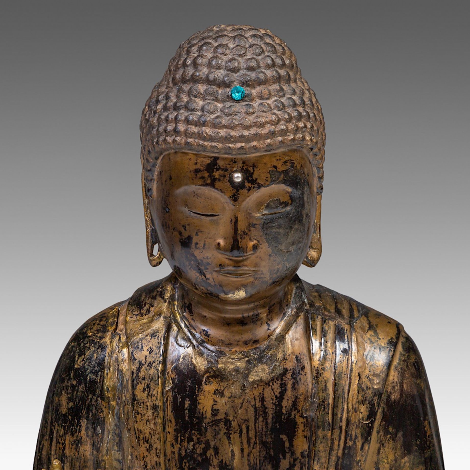 An imposing Japanese gilt lacquered standing Buddha Shakyamuni, Meiji period, H 101 cm - Bild 8 aus 8