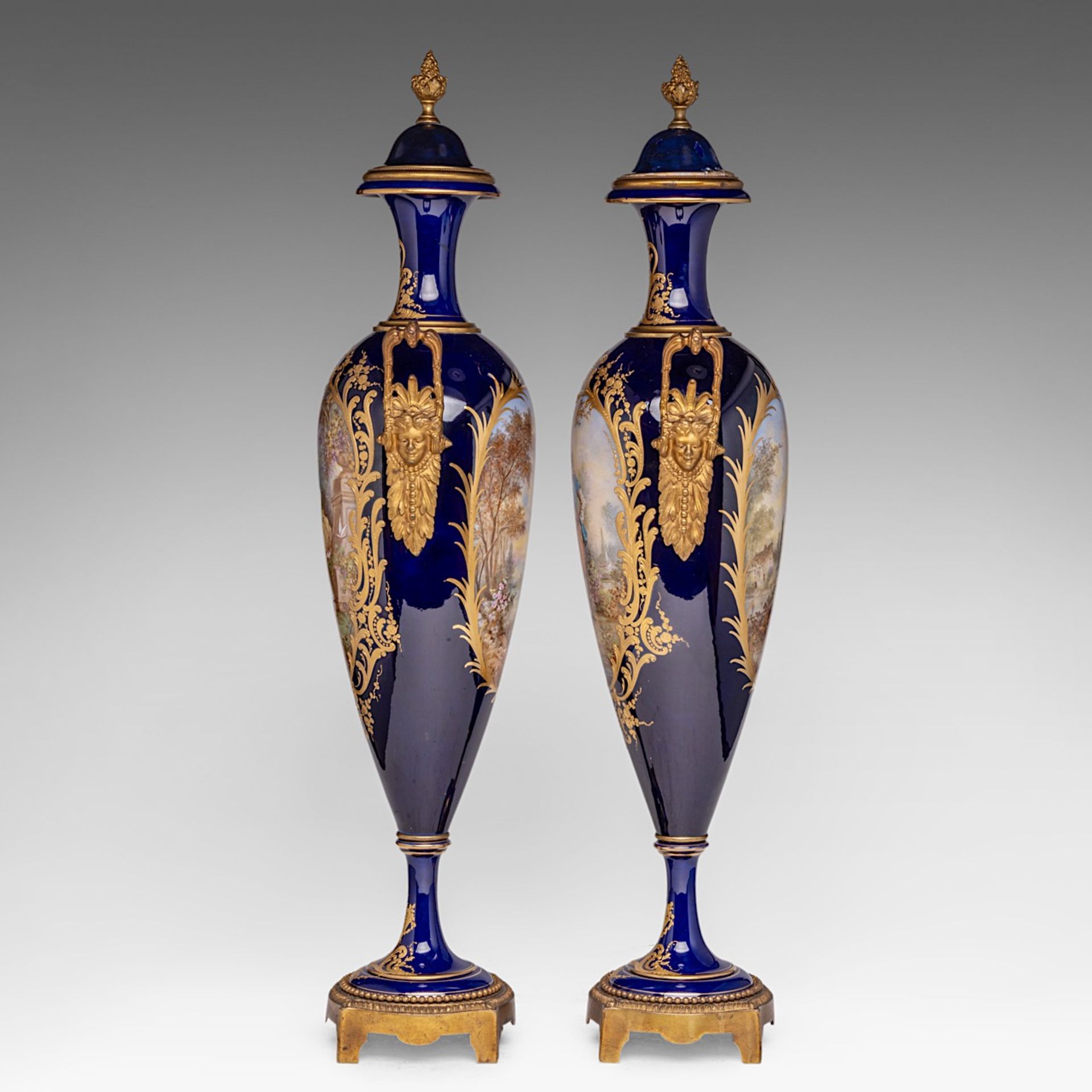 An pair of Sevres vases, with gallant scenes and gilt brass mounts, H 65 cm - Bild 2 aus 10