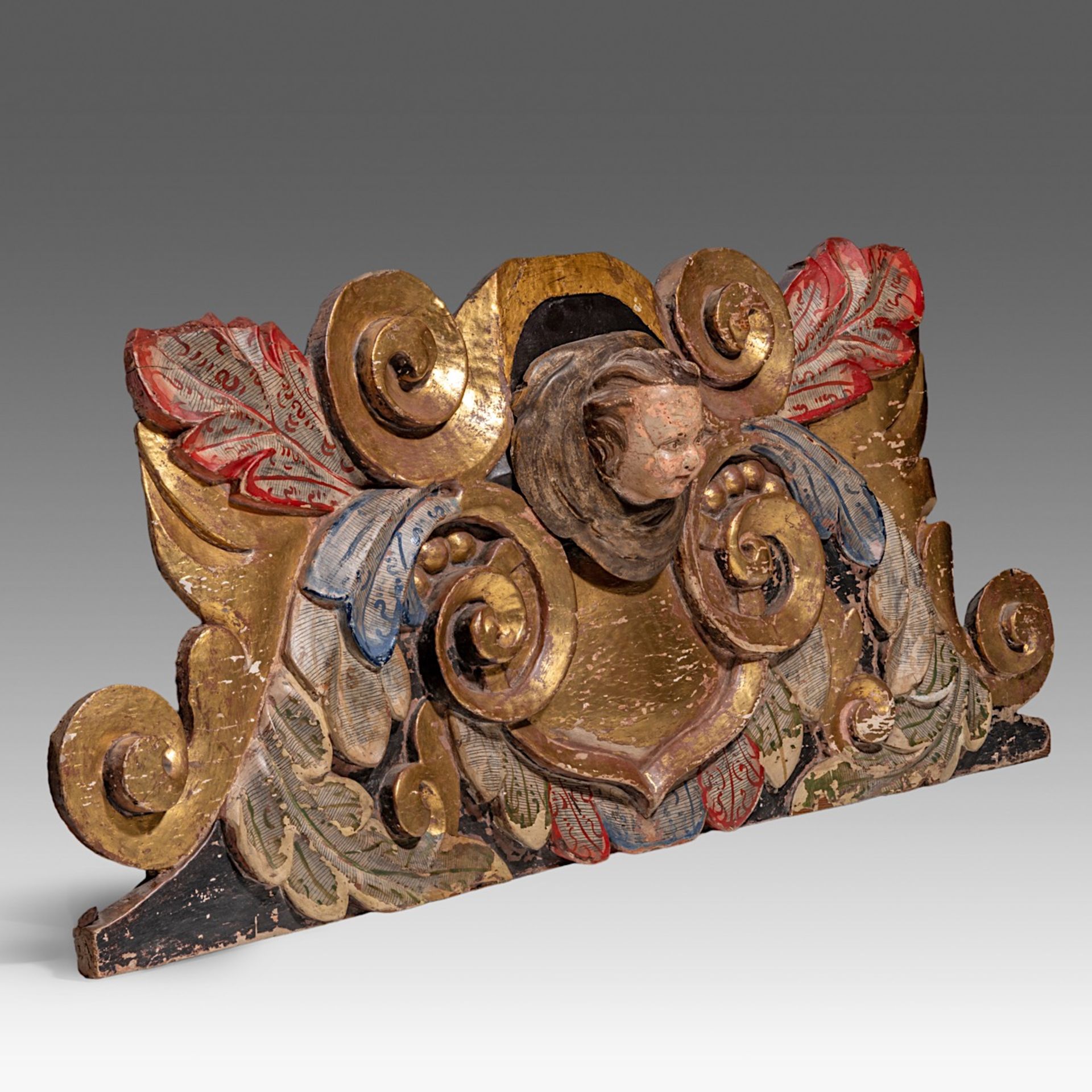 A gilt and polychrome wooden Italian Renaissance supraporta, 17thC, H 50 - W 120 cm - Bild 3 aus 7