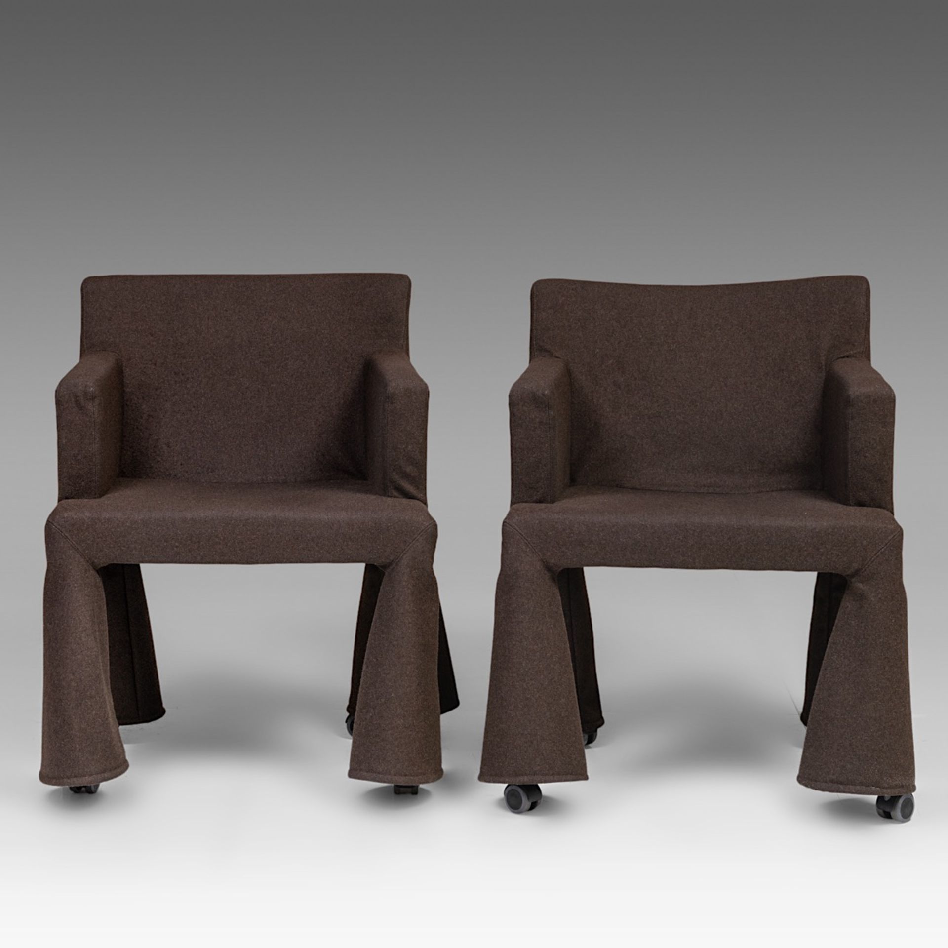 A pair of 'VIP' chairs by Marcel Wanders, the Netherlands, 2000, H 82 - W 60 cm - Bild 3 aus 9