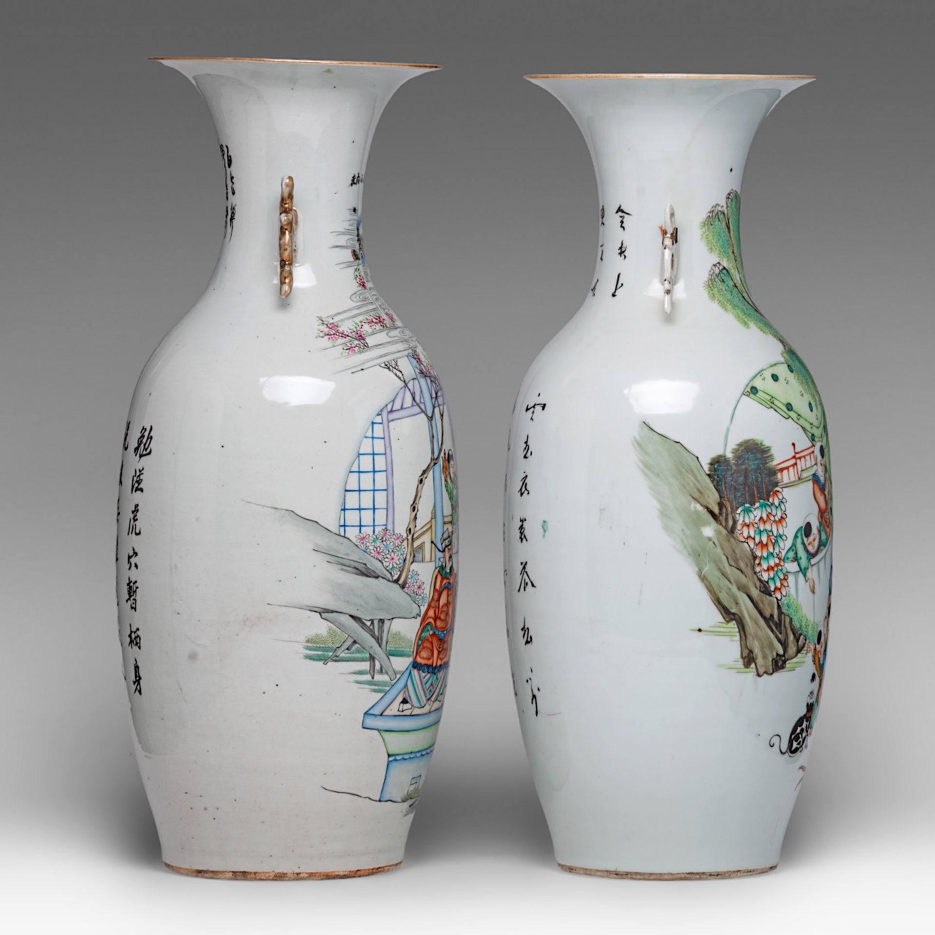 Two Chinese famille rose figural vases, both back with a signed text, Republic period, H 57 - 56,5 c - Bild 4 aus 6