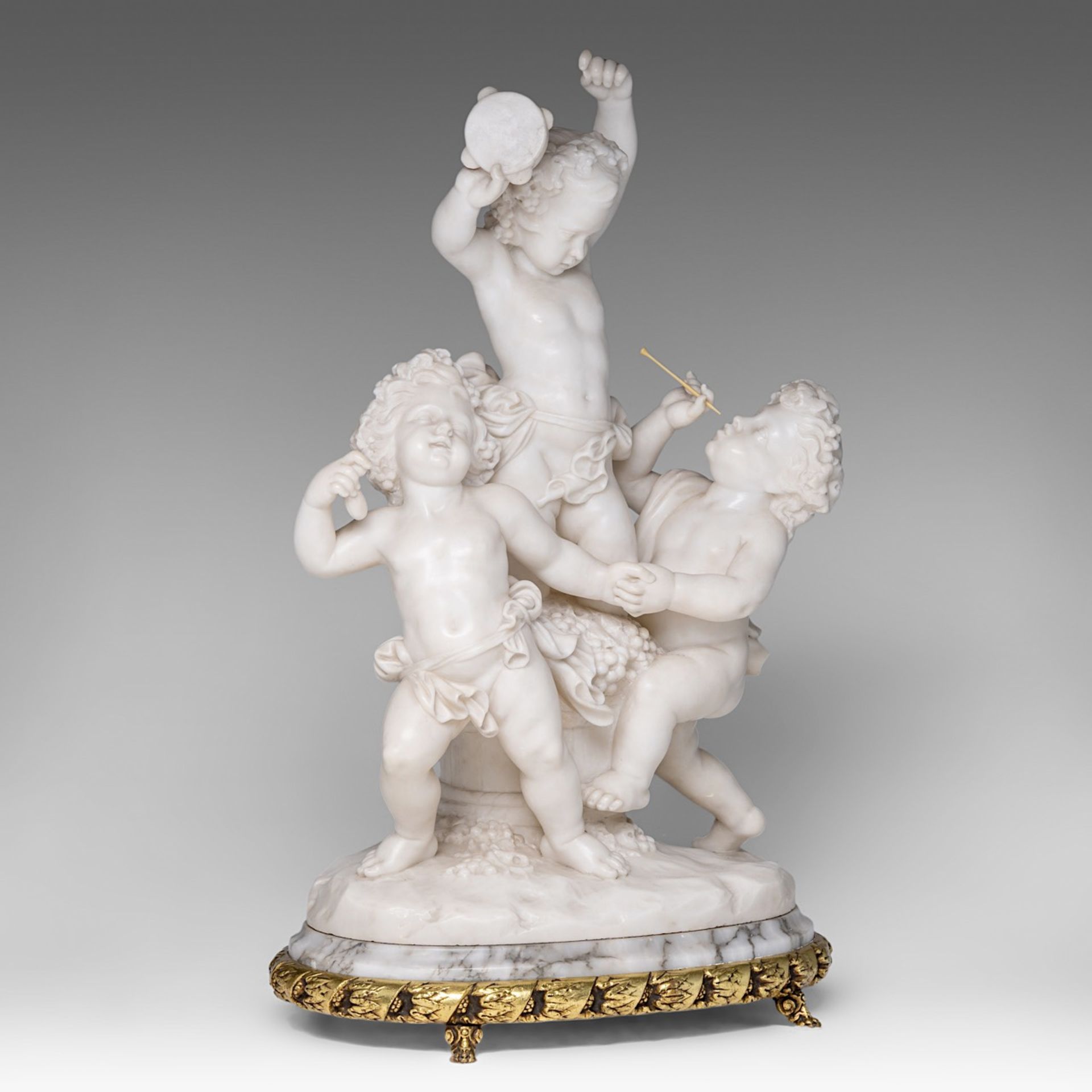 A charming alabaster group of playing putti, on a gilt brass stand, H 68 cm (total) - Bild 6 aus 9