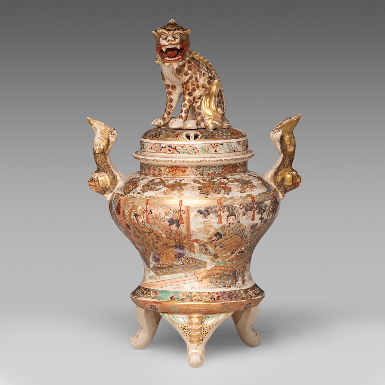 A Japanese Satsuma censer with court scenes and a lion on top of the lid, late Meiji period (1868-19 - Image 2 of 8