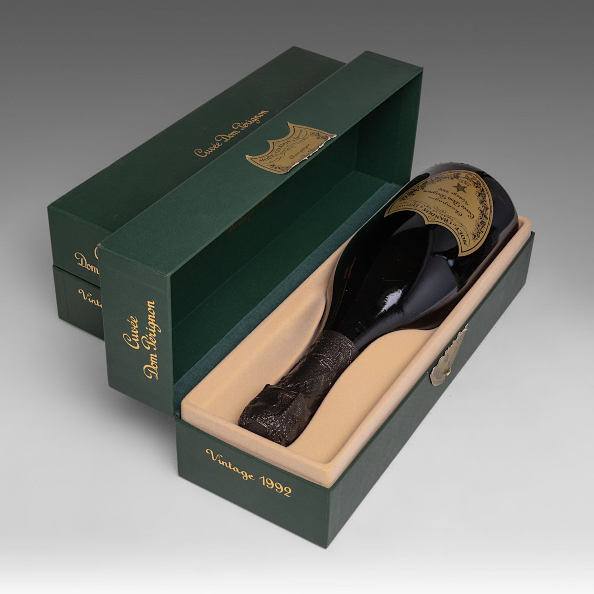 A Moet & Chandon Dom Perignon brut champagne 1990 and 1992, with the original boxes, and a ditto 199 - Bild 2 aus 5