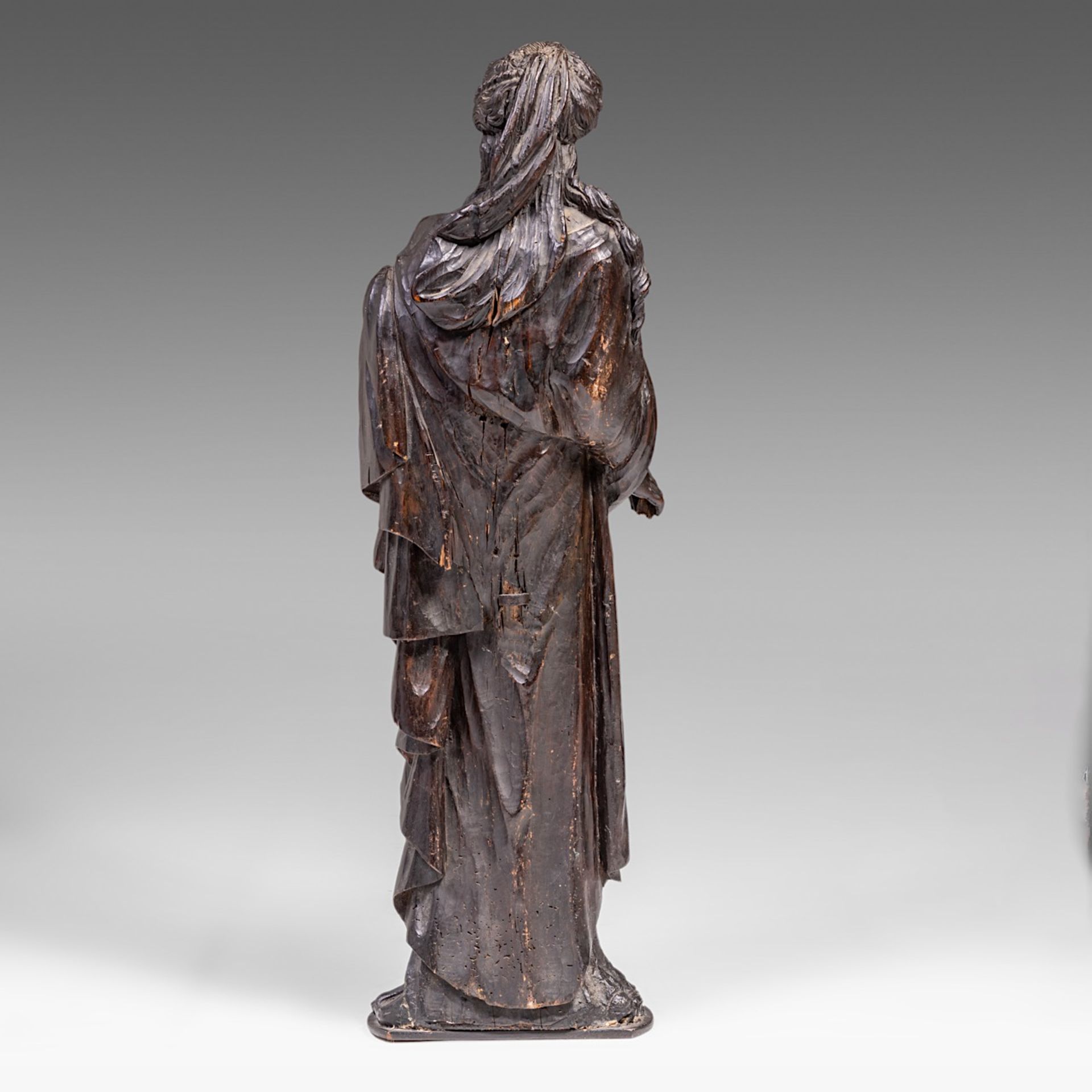 A carved wooden sculpture of Saint Barbara, on a matching console, H 139 cm (total) - Bild 7 aus 10