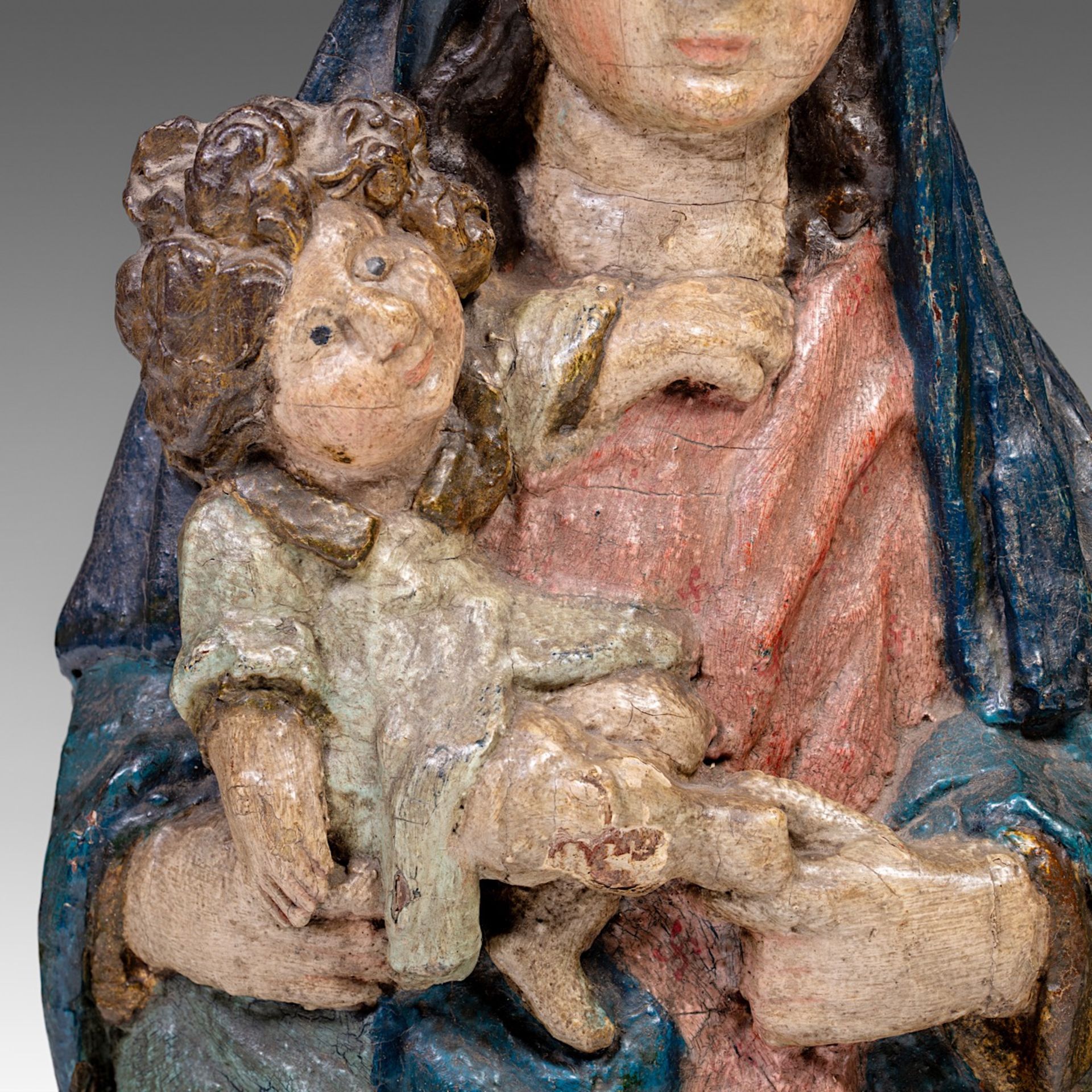 A polychrome wooden Madonna holding the Holy Child, 16thC, H 87 cm - Bild 9 aus 9