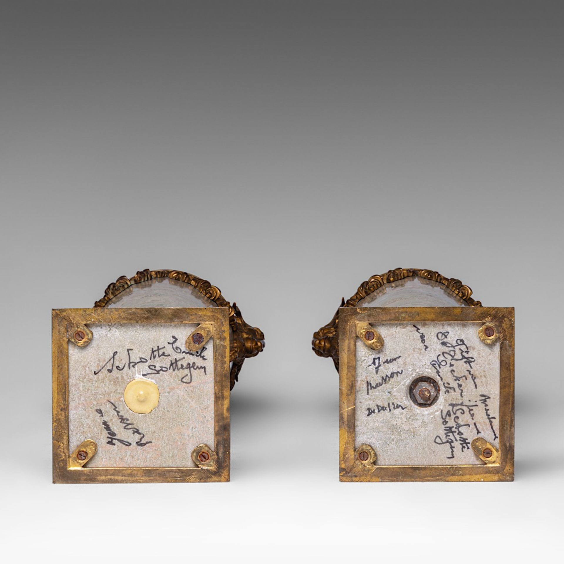 A fine pair of Neoclassical oblong cassolettes, marble with gilt bronze mounts, H 56 cm - Bild 6 aus 6