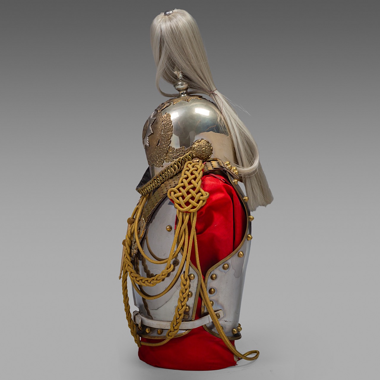 cuirass and helmet of the Royal Horse guards, metal and brass,1952 (Eliabeth II) 88 x 36 x 44 cm. (3 - Image 3 of 6