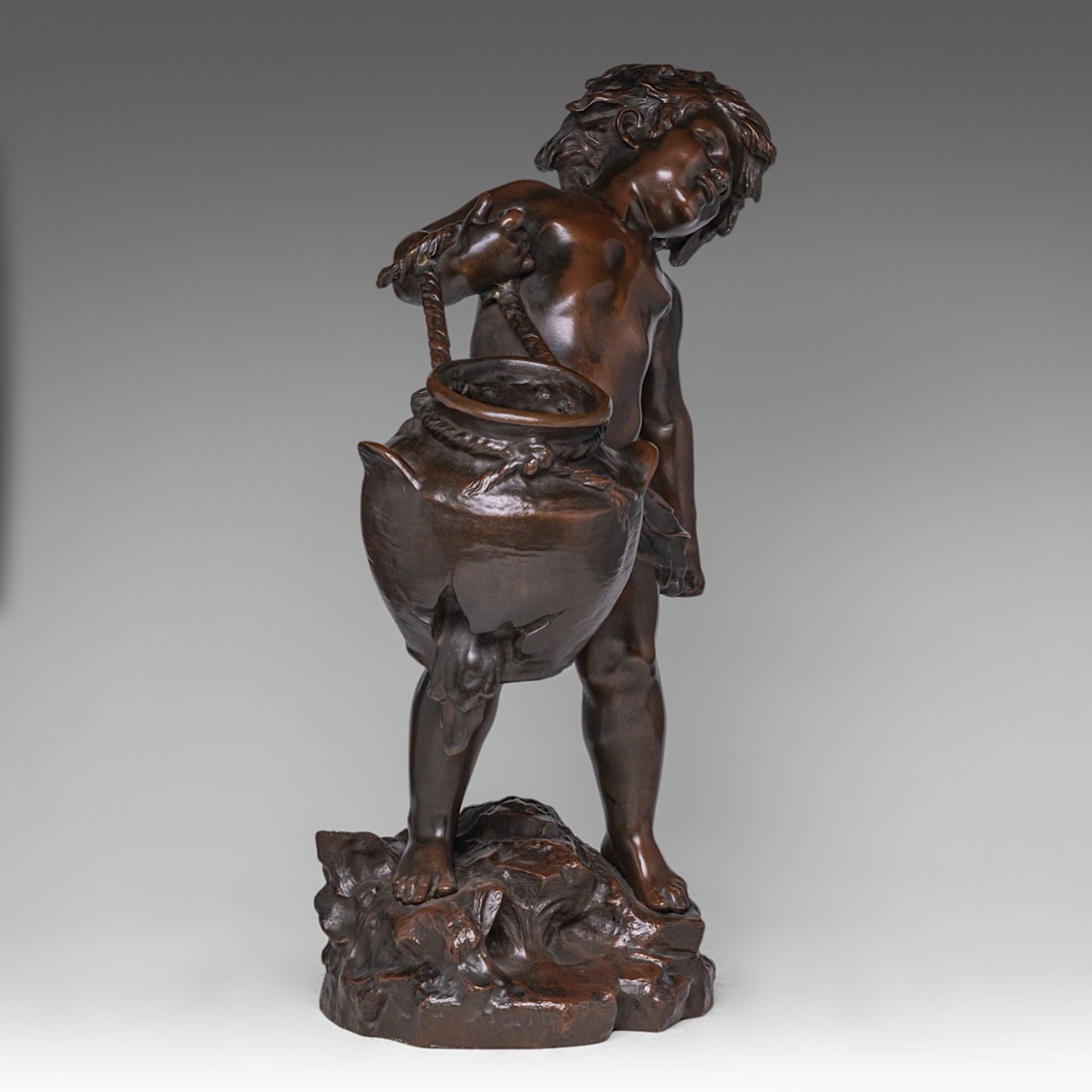 Auguste Moreau (1834-1917), boy holding a cracked jug, patinated bronze, H 55 cm - Bild 5 aus 7