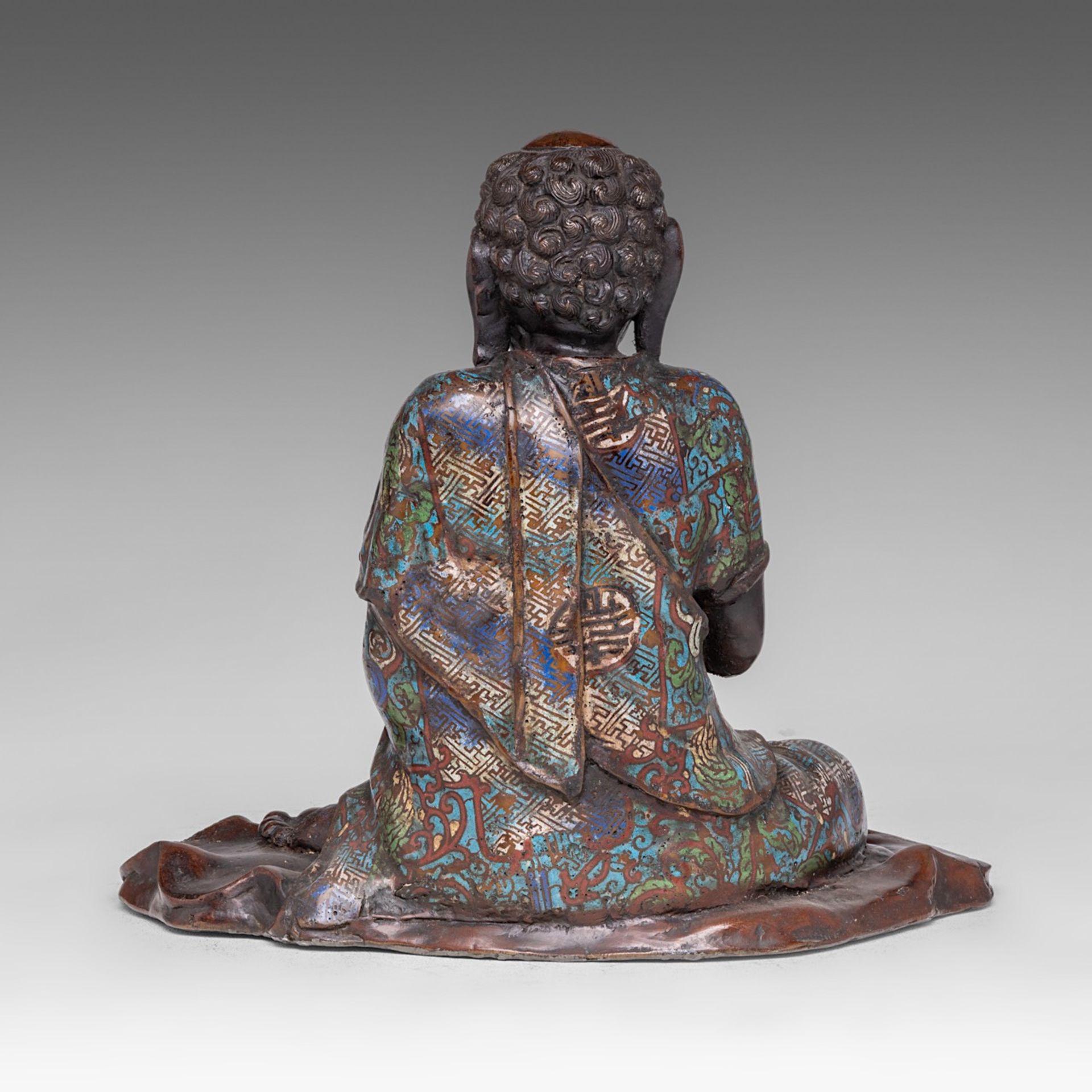 A Japanese champleve enamelled bronze figure of fasting Buddha Gautama, late Meiji (1868-1912), H 36 - Bild 3 aus 6