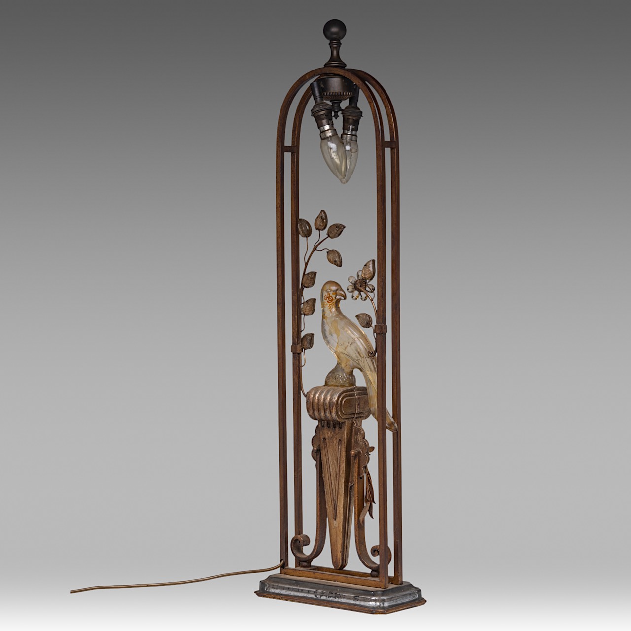 A vintage Art Deco lamp, metal frame with a glass bird, H 85 cm - Image 2 of 7