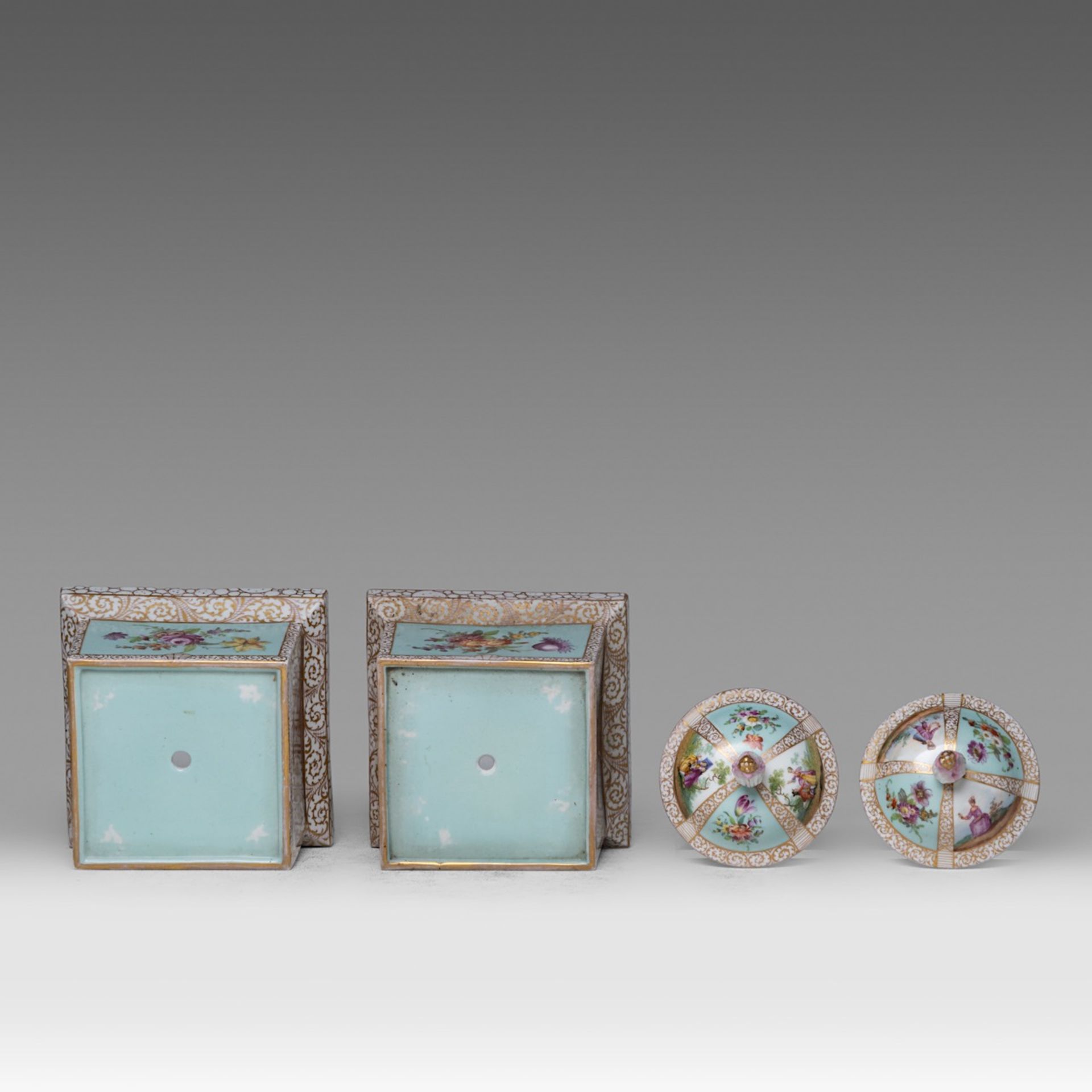 A large near pair of Vienna (or Dresden) hand-painted porcelain vases, and a smaller matching pair o - Bild 5 aus 14