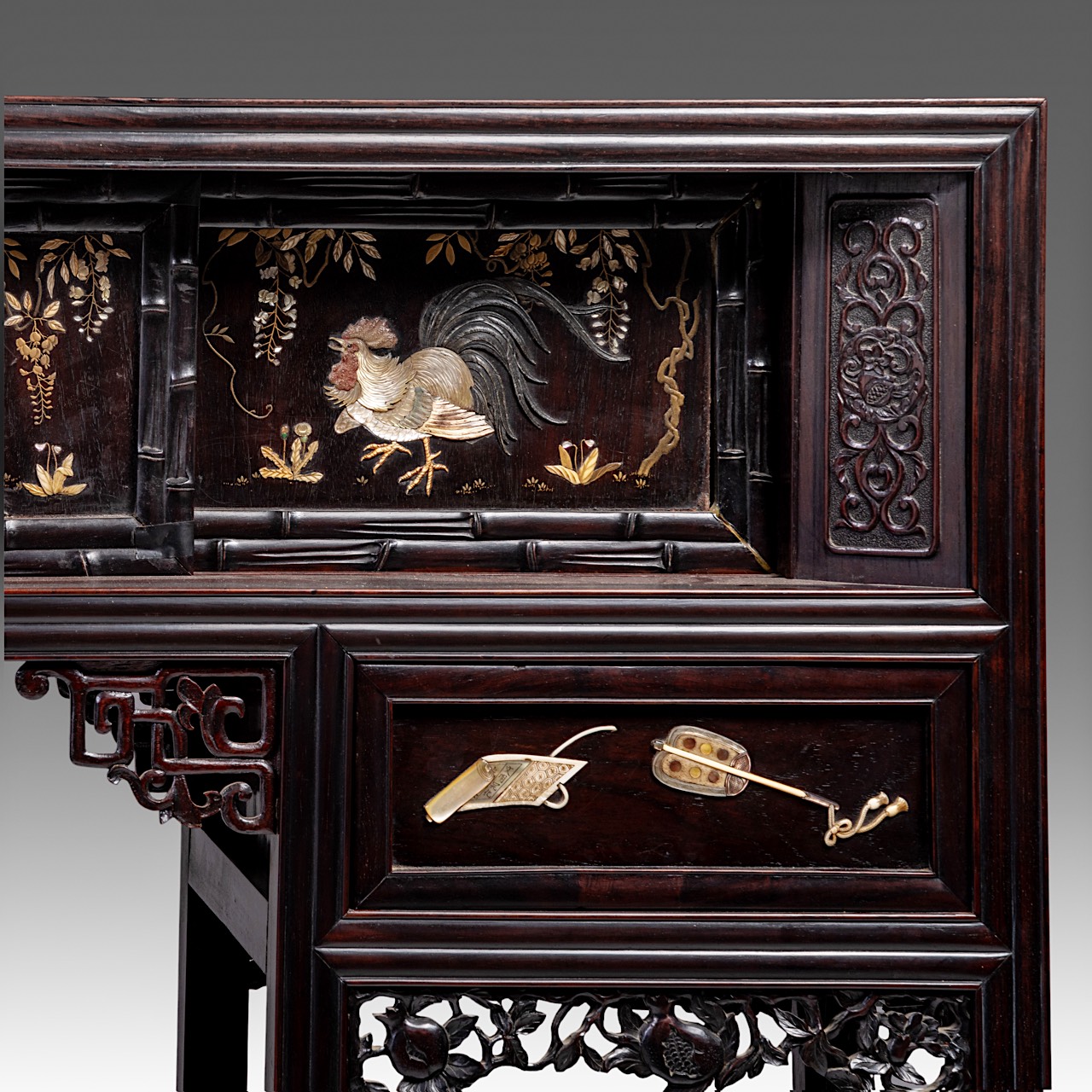 A Japanese hardwood display cabinet with Shibayama inlay, Meiji period (1868-1912), H 156,5 cm - W 1 - Image 7 of 11