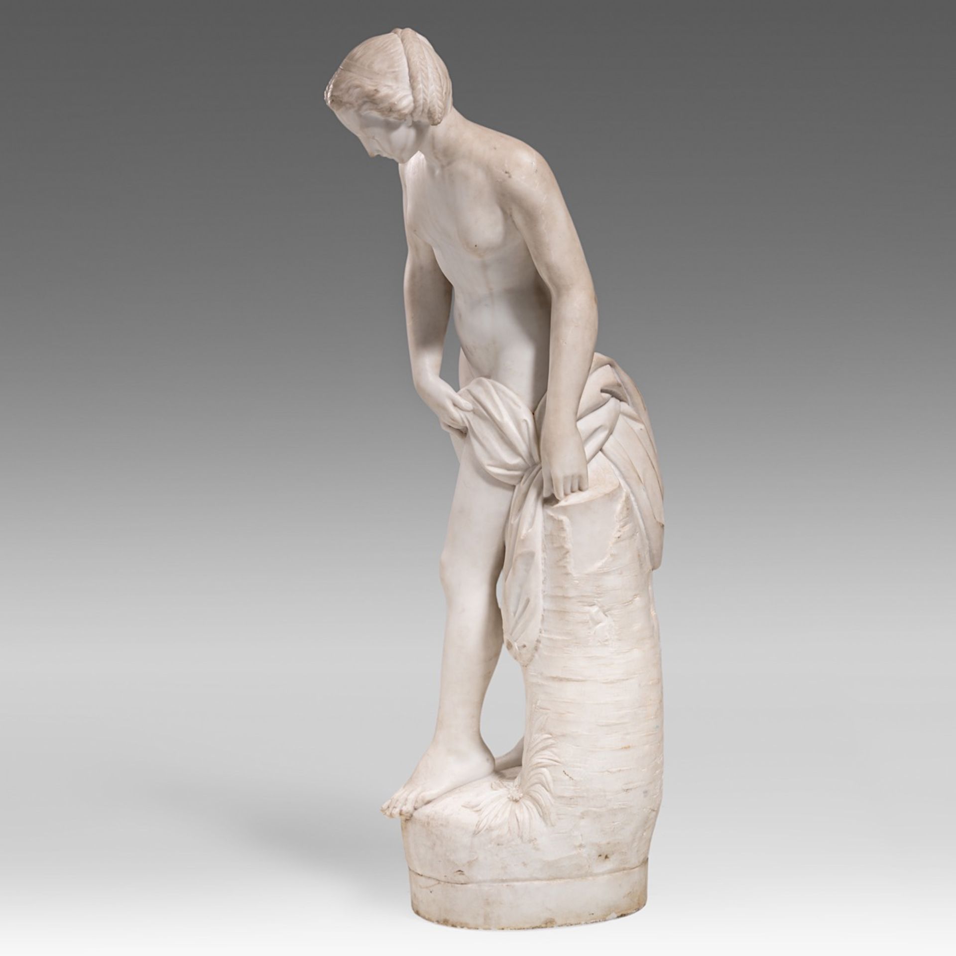A Carrara marble sculpture of the bathing Venus, ca. 1900, H 98 cm - Image 7 of 11
