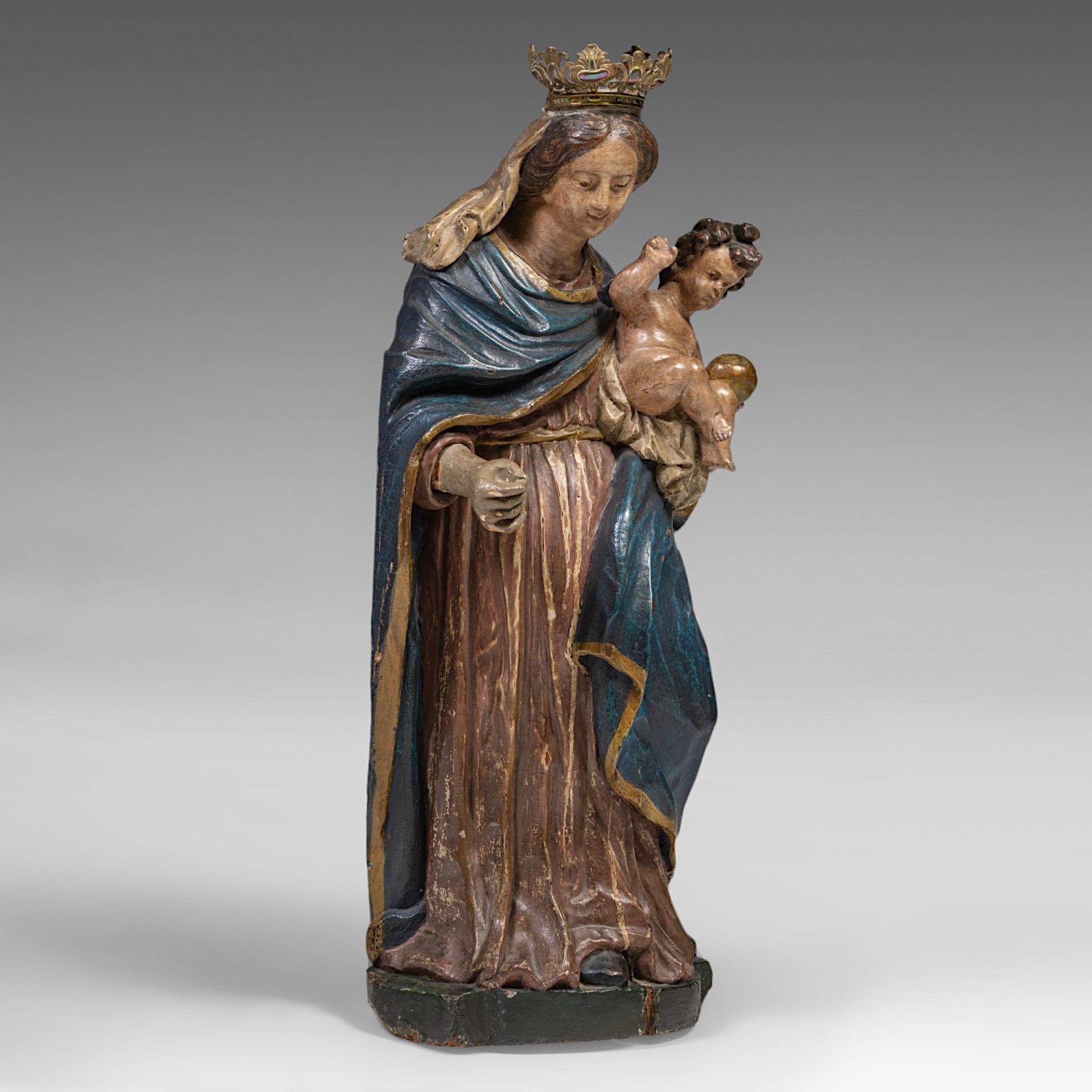 A polychrome wooden sculpture of the Madonna and Child, 18thC, H 92 cm - Bild 5 aus 7