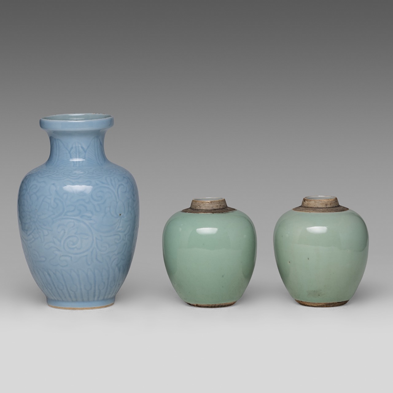 A small collection of six Chinese porcelain ware, Kangxi and late Qing, tallest H 23 cm (6) - Image 3 of 19