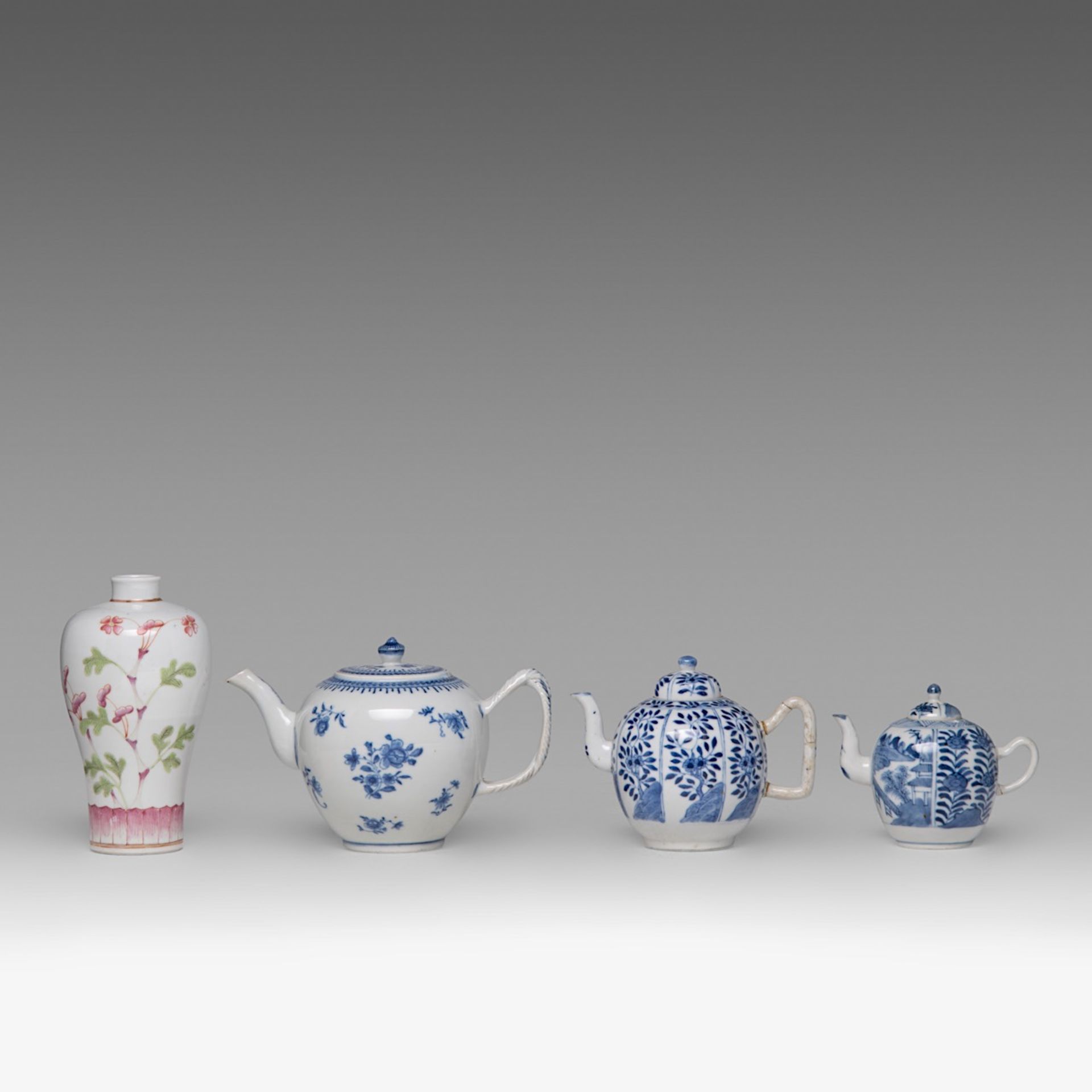 A small collection of Chinese porcelain ware, including a signed/ marked porcelain plaque, 18thC and - Bild 2 aus 5
