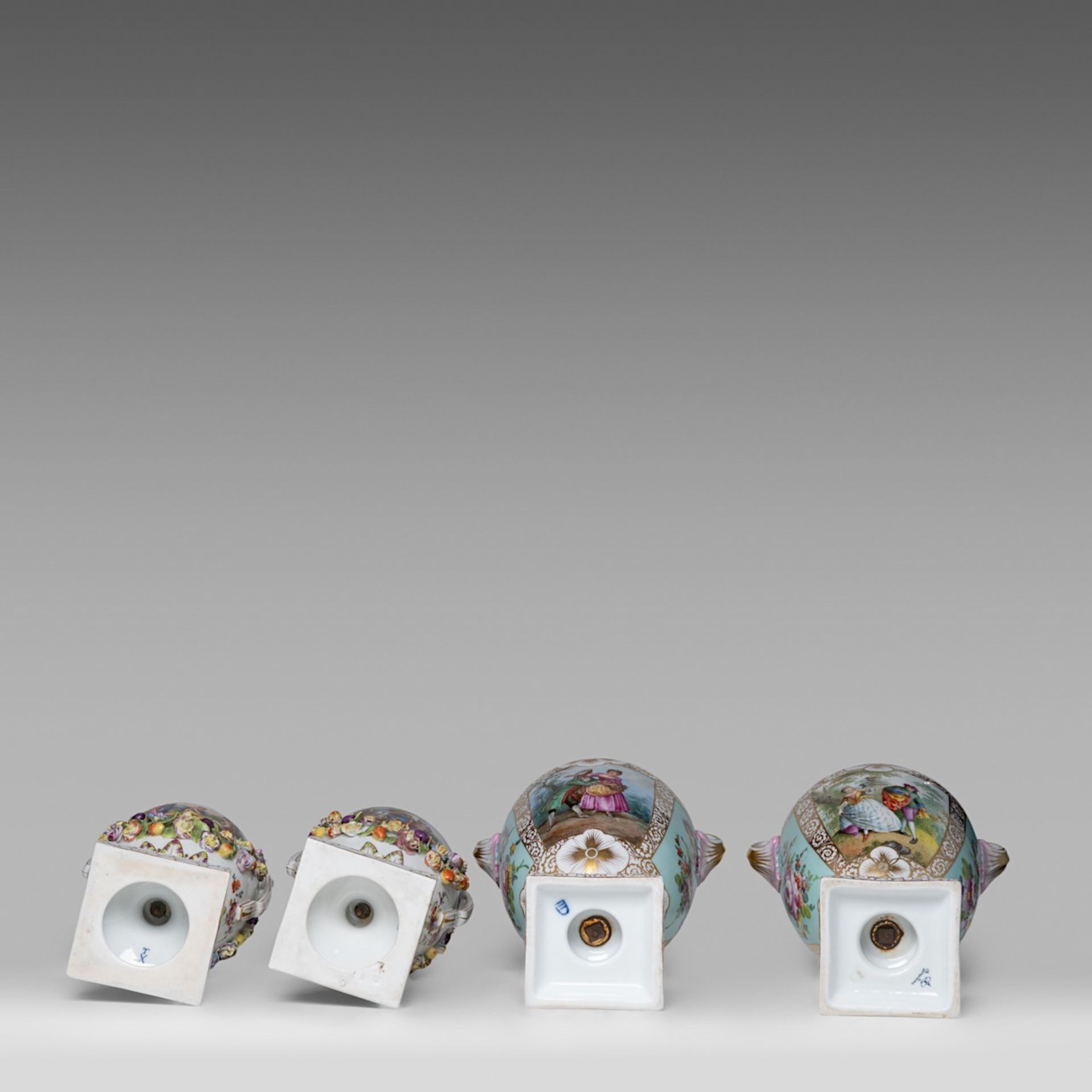 A large near pair of Vienna (or Dresden) hand-painted porcelain vases, and a smaller matching pair o - Bild 8 aus 14