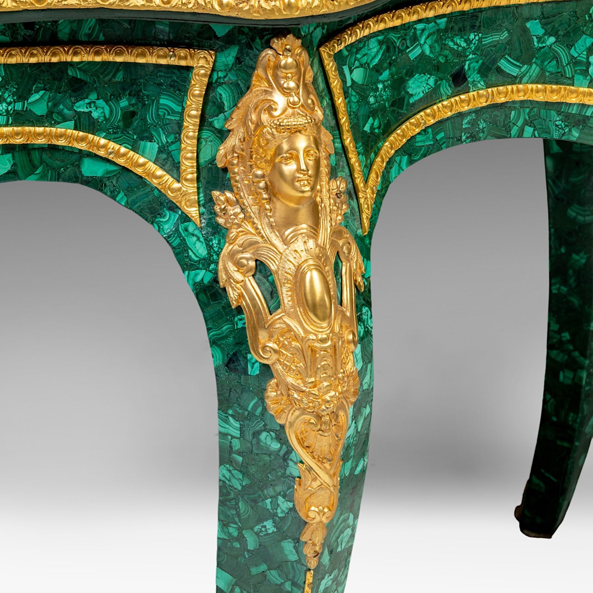 A Napoleon III-style malachite table with gilt bronze mounts, H 138 cm - W 83 cm - D 80 cm - Bild 7 aus 10