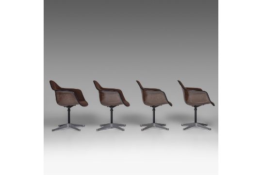 A set of 8 Charles & Ray Eames fibreglass shell chairs for Herman Miller, H 79 cm - Bild 14 aus 19