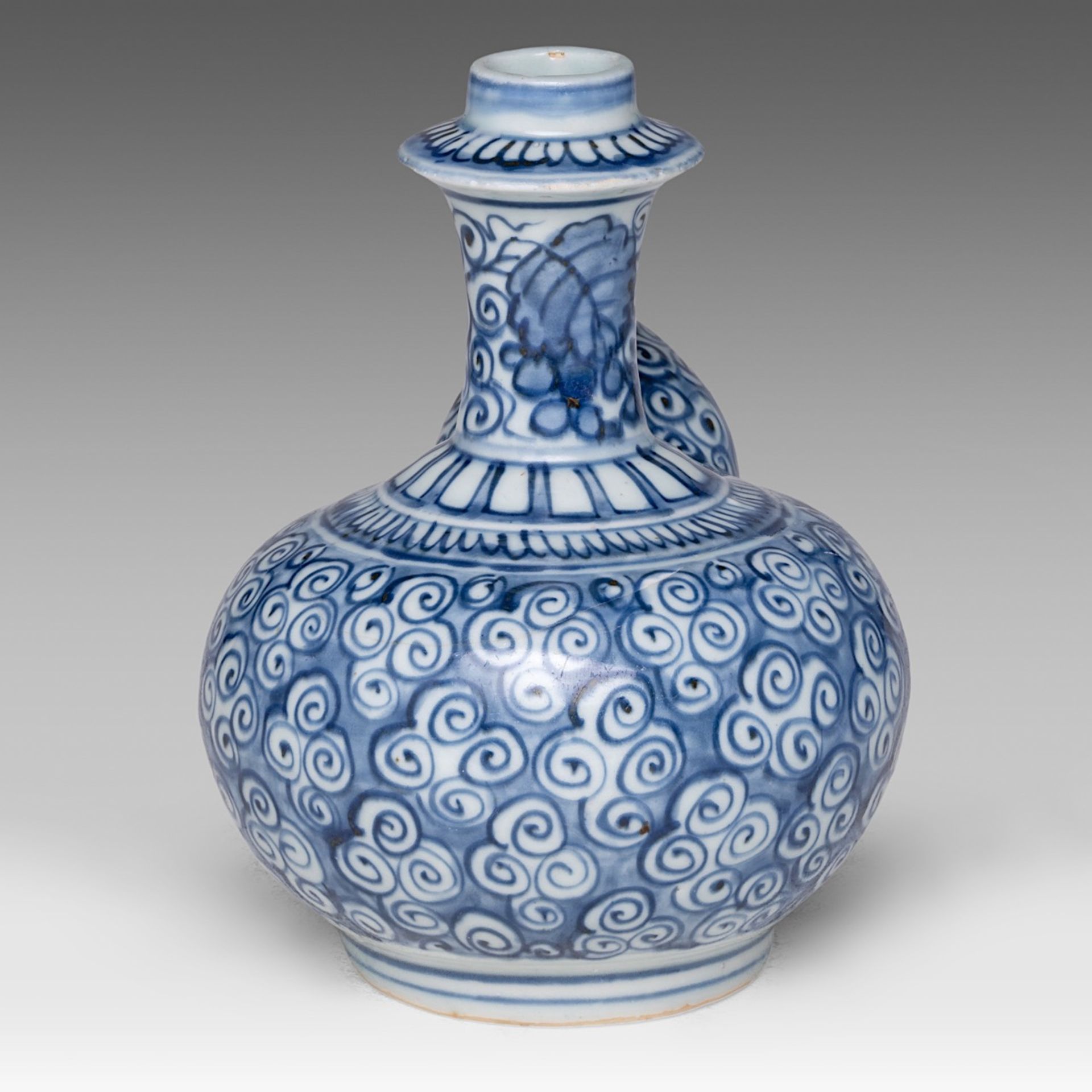 A Chinese blue and white Kendi jug decorated with scrolling tendrils, marked with a rabbit, 17thC, H - Image 4 of 7