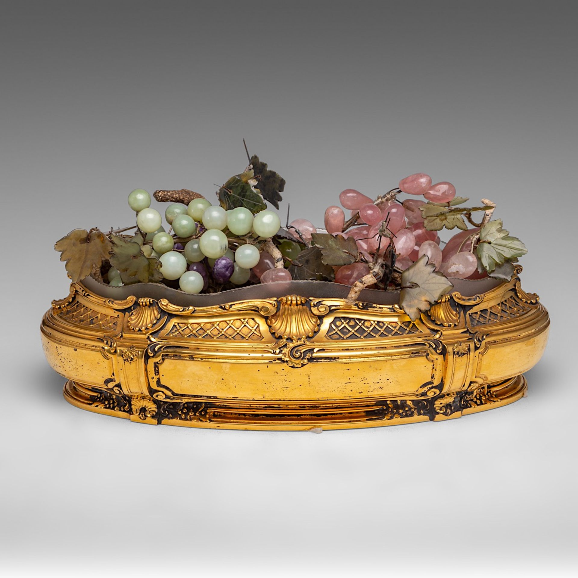 A decorative Napoleon III bunch of grapes 'piece de milieu', gilt bronze with semi-precious stones, - Bild 4 aus 5