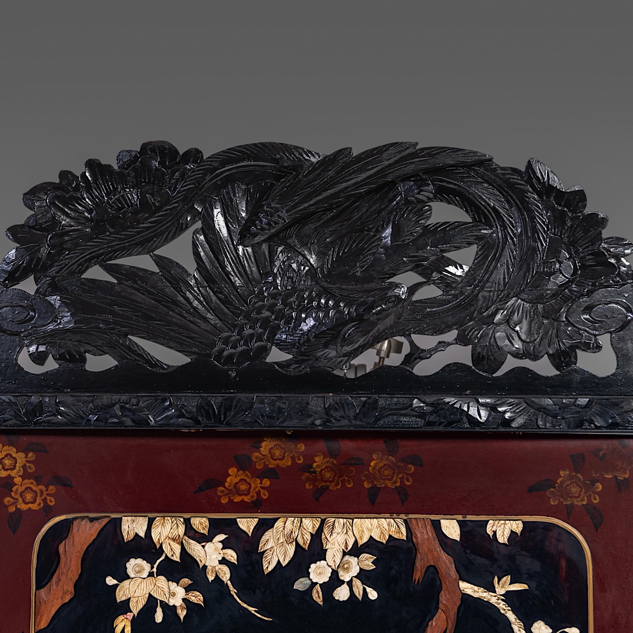 A Japanese Shibayama three-fold chamber screen, Taisho period (1912-1926), Total H 181 cm - W 160 cm - Image 6 of 11