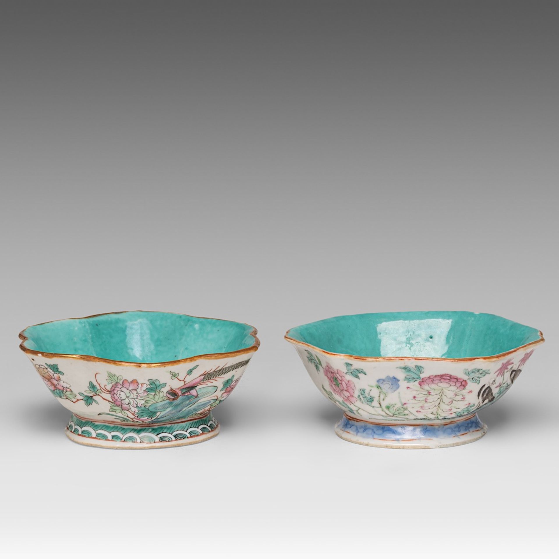 A collection of six Chinese mineral carvings and three porcelain footed bowls, Tongzhi mark and of t - Bild 20 aus 32
