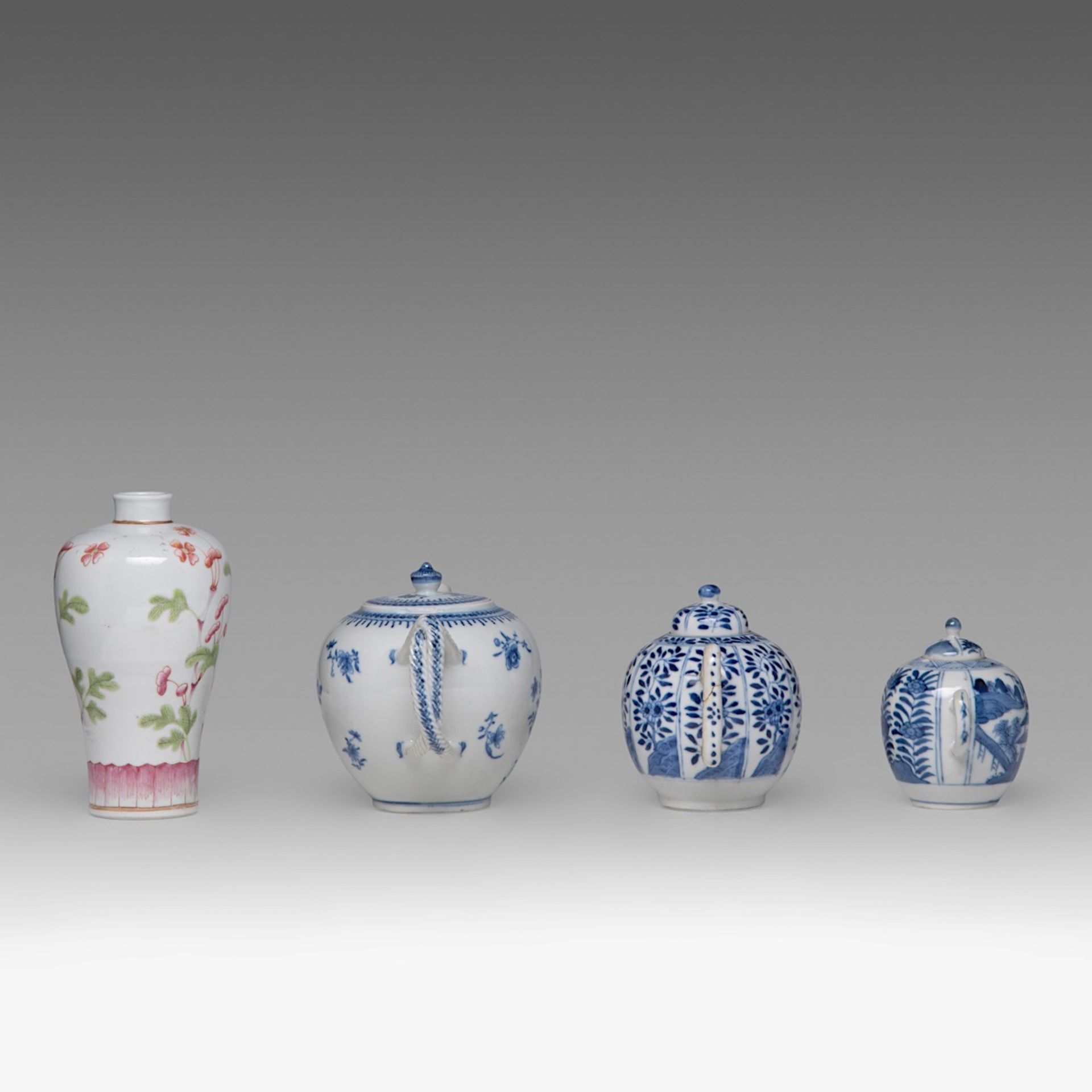 A small collection of Chinese porcelain ware, including a signed/ marked porcelain plaque, 18thC and - Bild 3 aus 5
