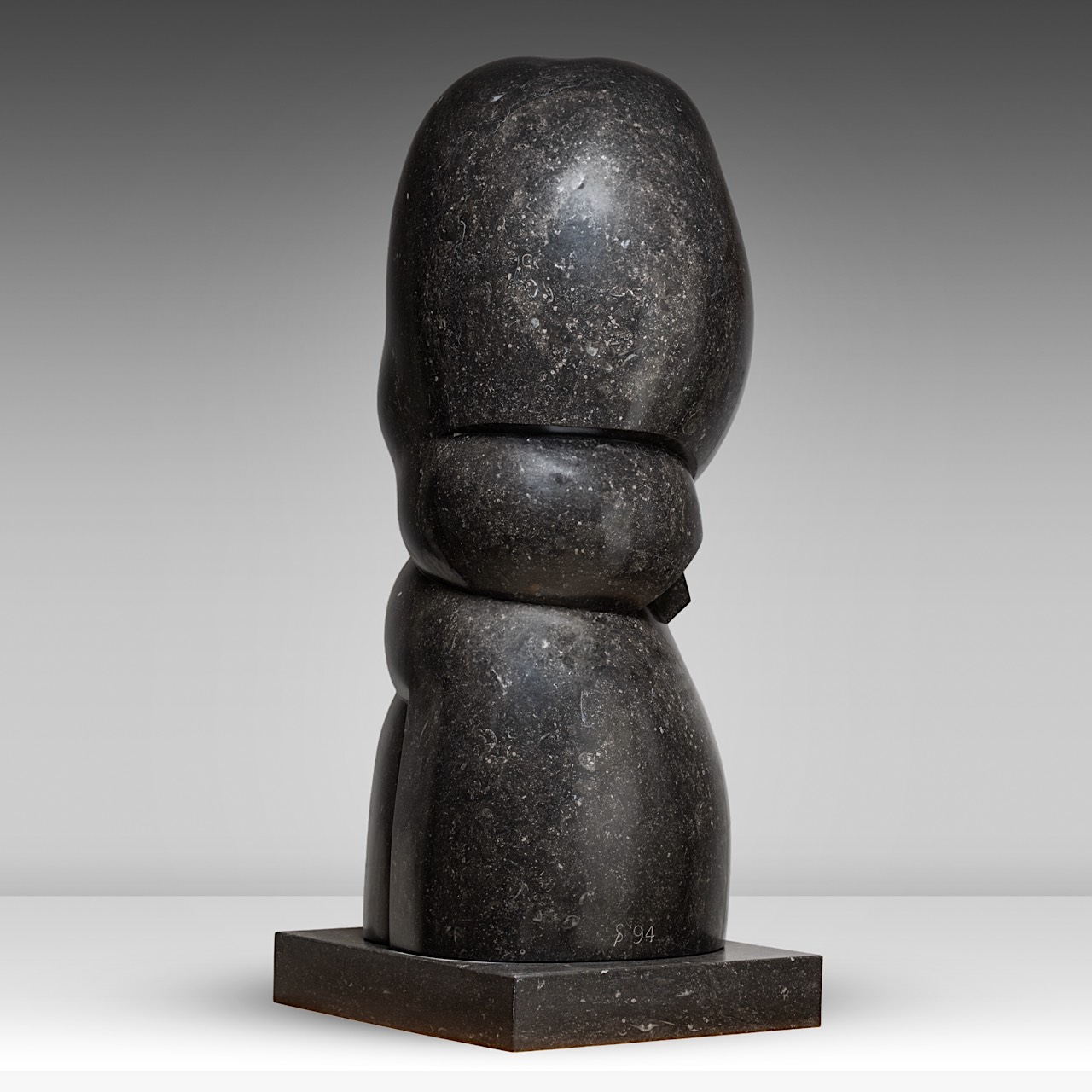 Pol Spilliaert (1935-2023), 'Omarming', polished Belgian Blue Stone, 1994 98 x 37 x 38 cm. (38.5 x 1 - Image 4 of 9